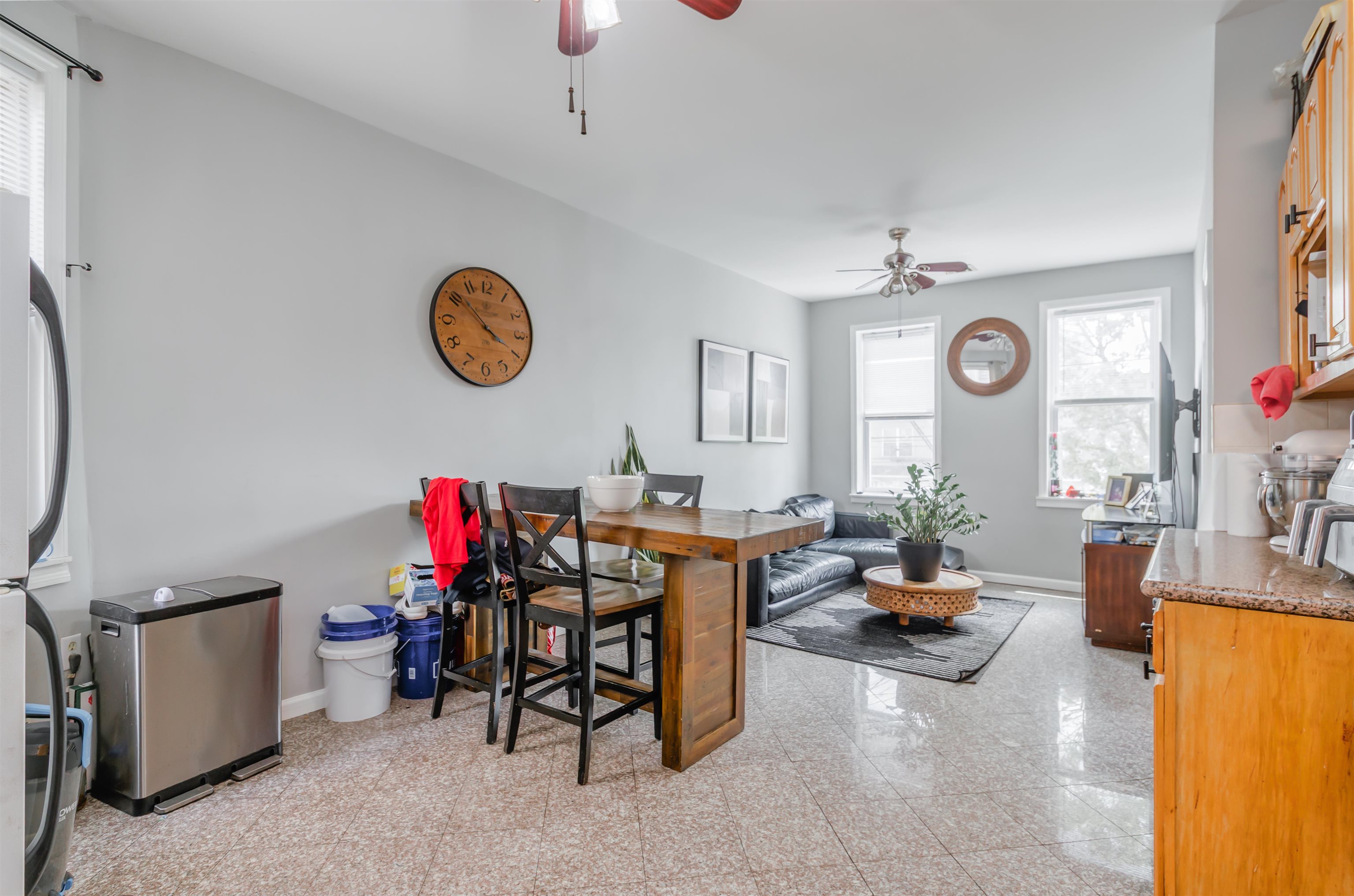 1053 AVENUE C - Photo 2