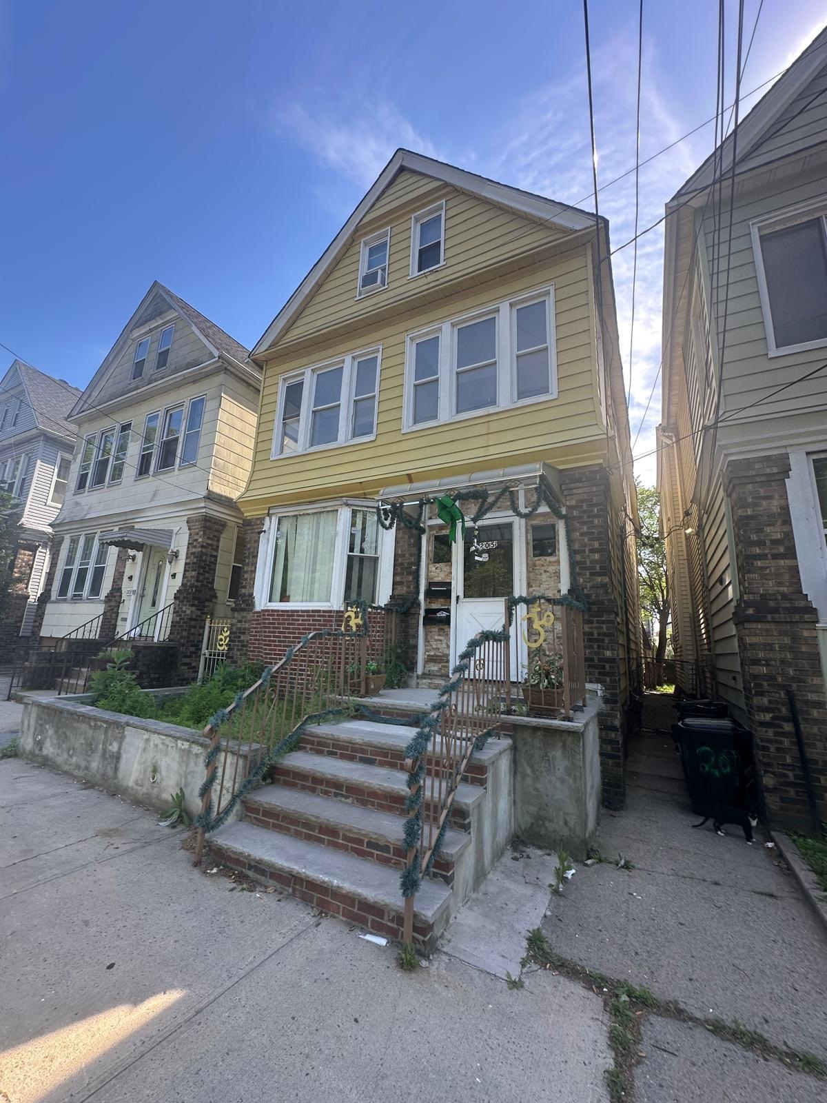 205 WINFIELD AVE - Photo 2