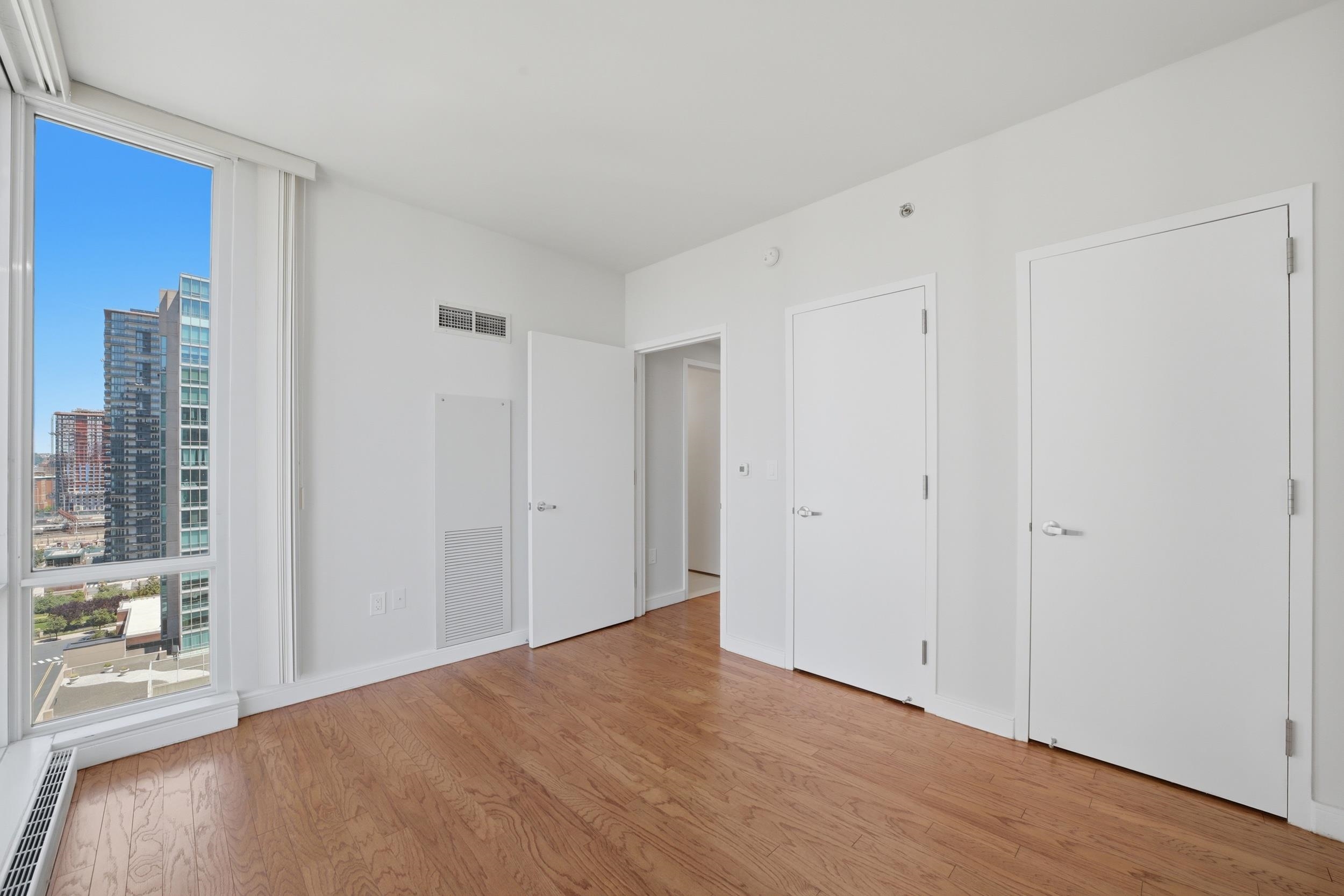 20 NEWPORT PARKWAY - Photo 5