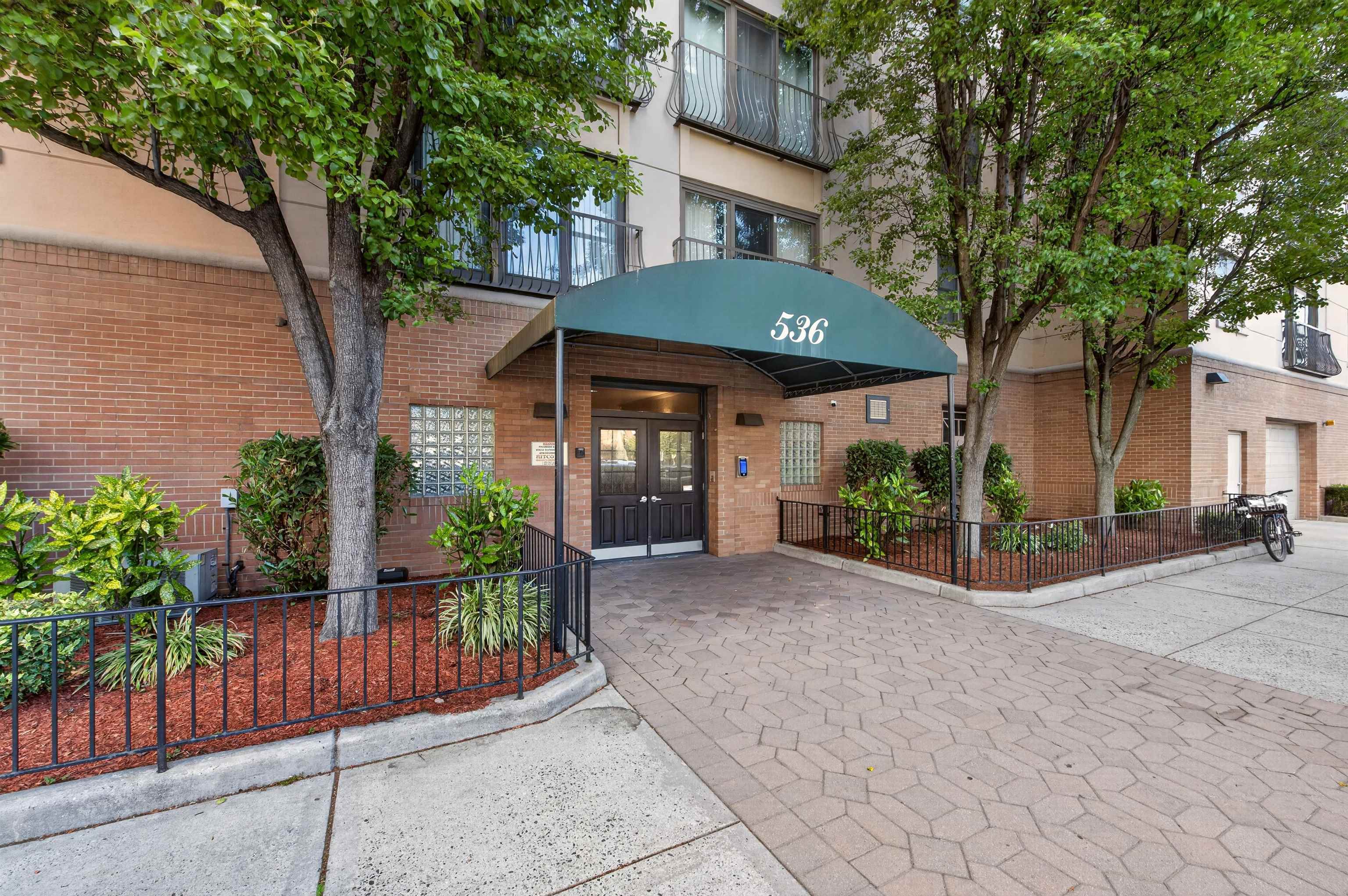 536 GRAND ST #401