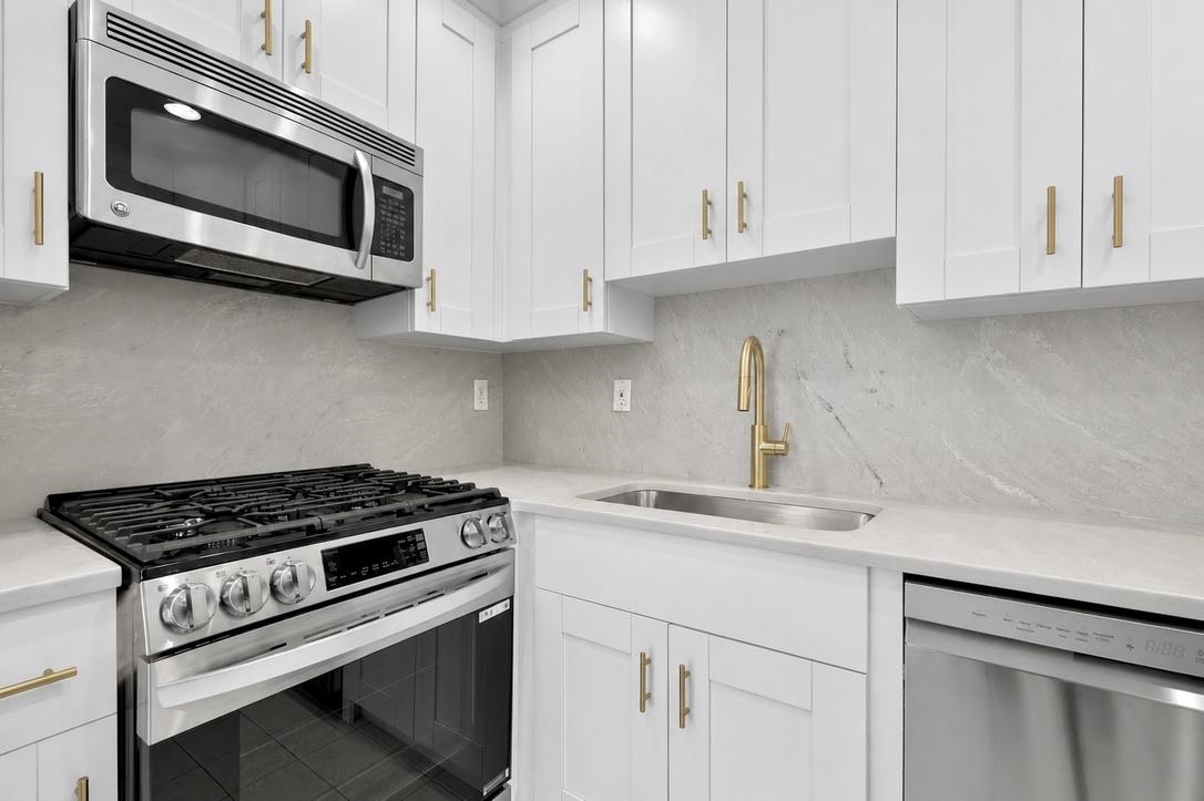 536 GRAND ST - Photo 4