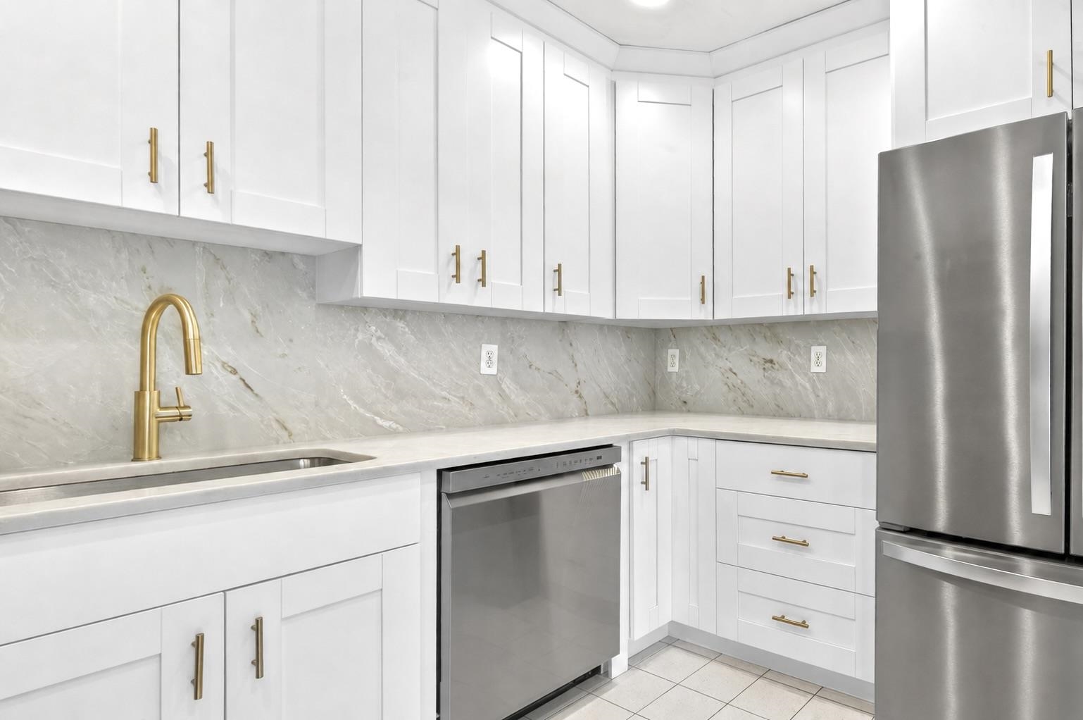 536 GRAND ST - Photo 5