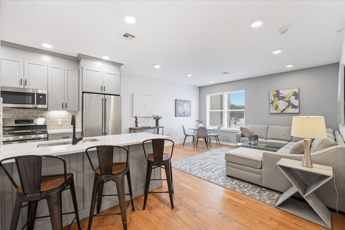 660 BLOOMFIELD AVE - Photo 1