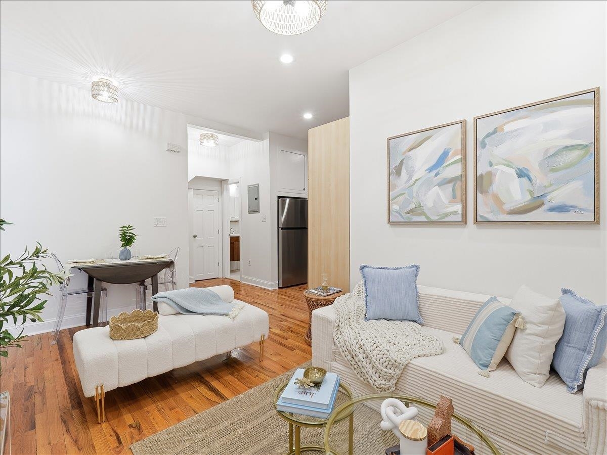 321 BLOOMFIELD ST - Photo 5