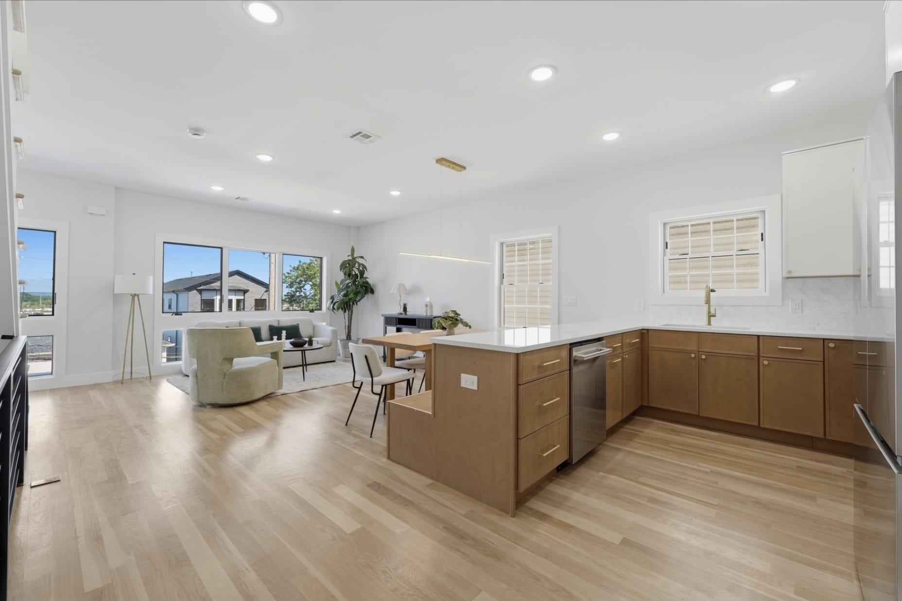 98 WESTERN AVE - Photo 3