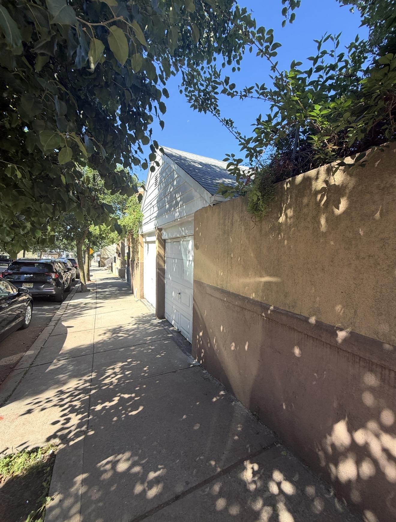 581 65TH ST - Photo 3