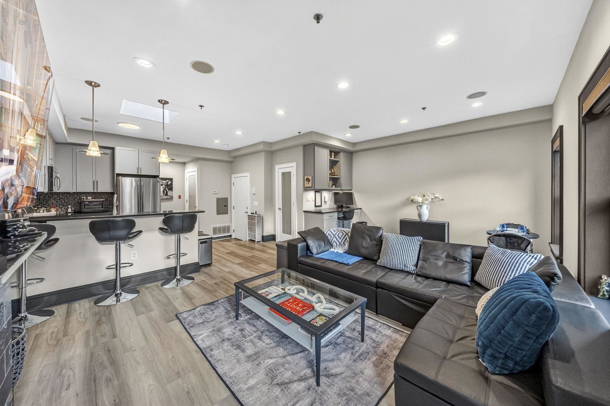 223 PARK AVE - Photo 4