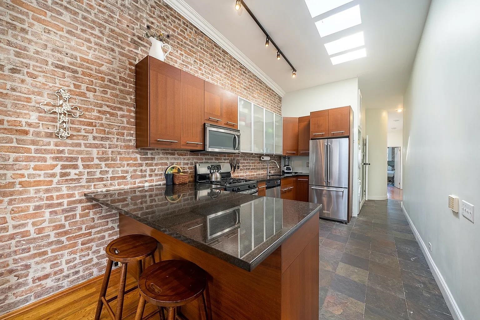 68 PARK AVE - Photo 2