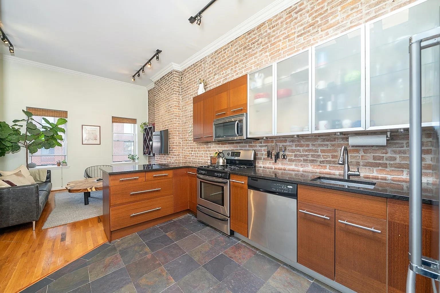 68 PARK AVE - Photo 4