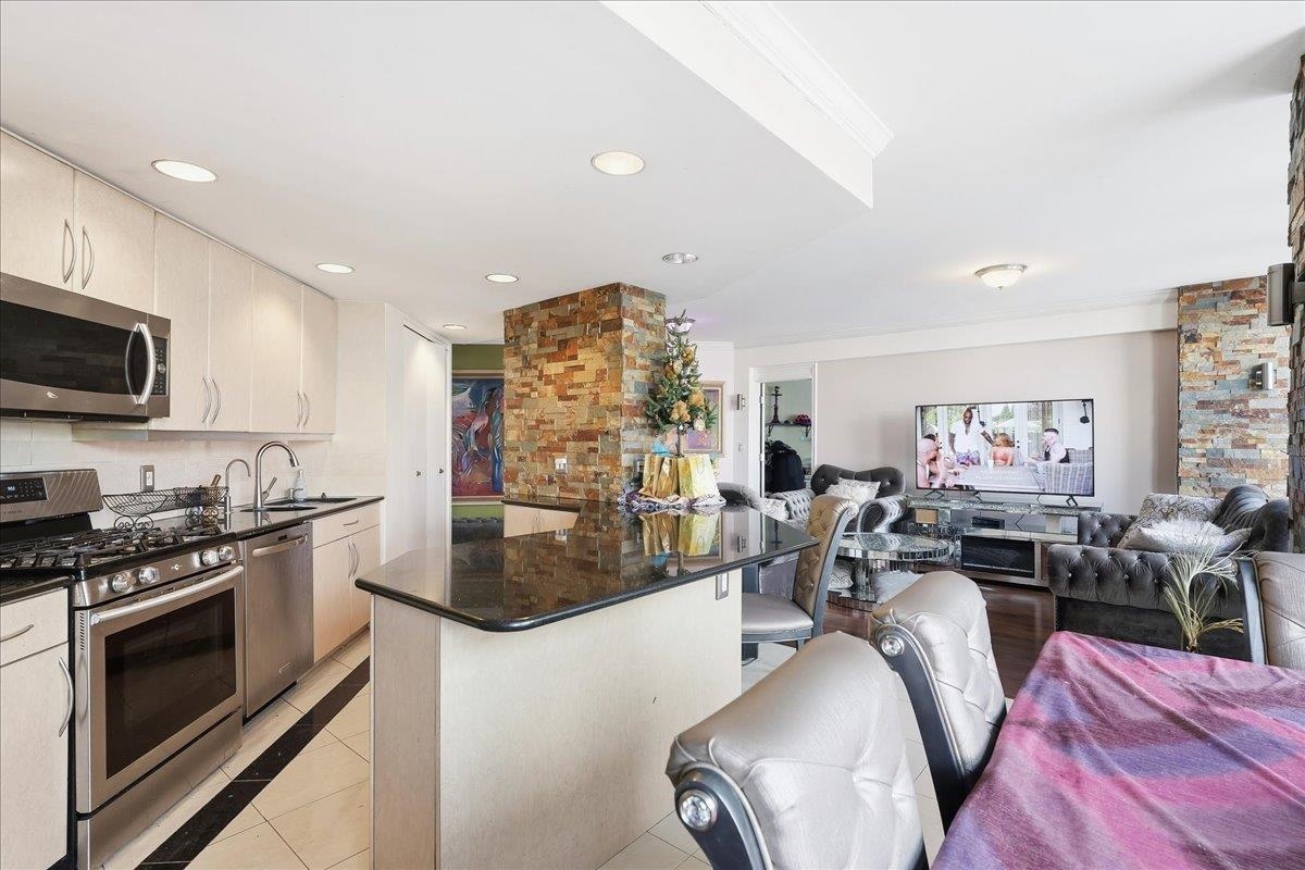 7004 BLVD EAST #8C