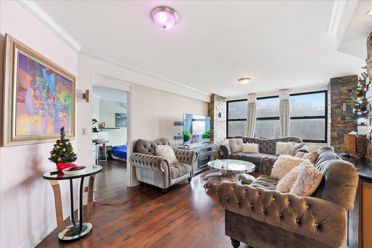 7004 BLVD EAST - Photo 3