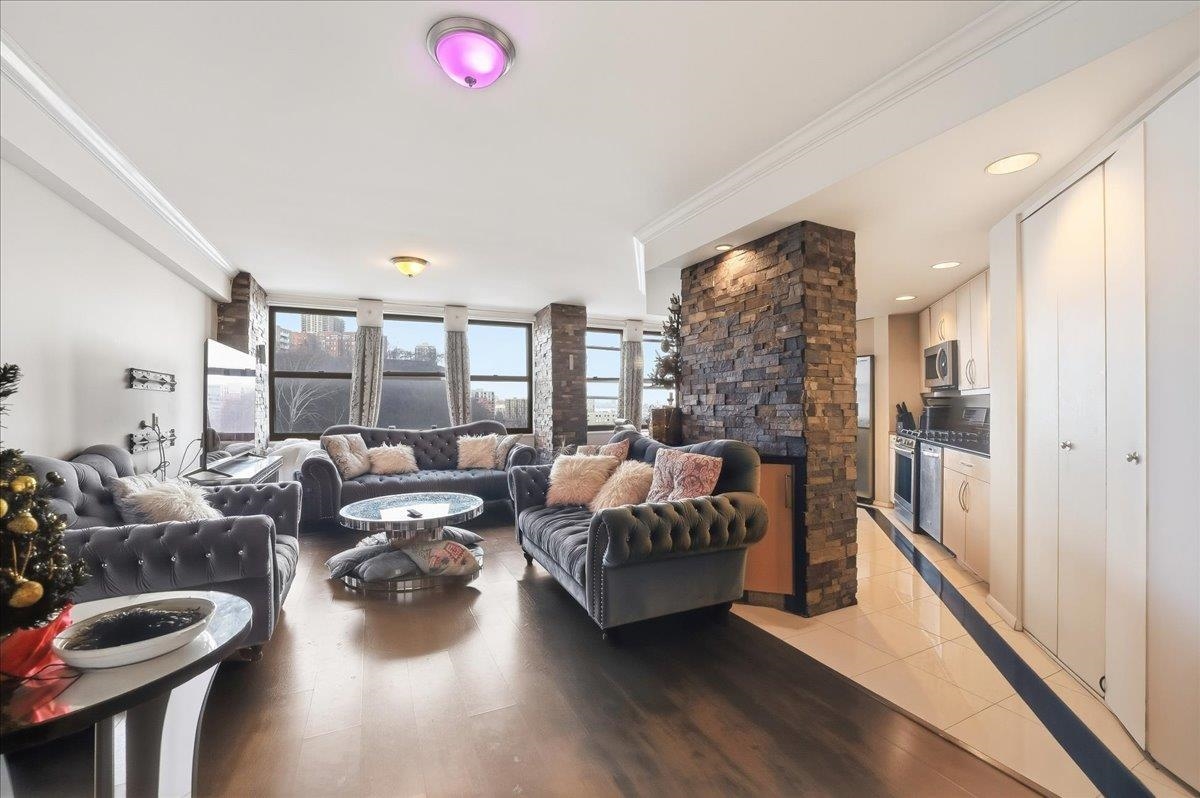 7004 BLVD EAST - Photo 4