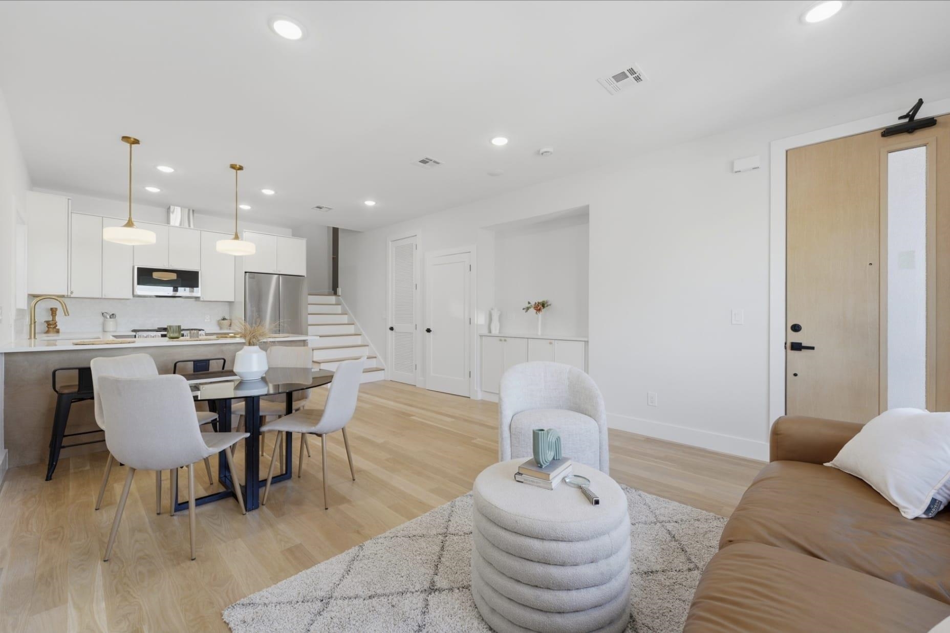 98 WESTERN AVE - Photo 4