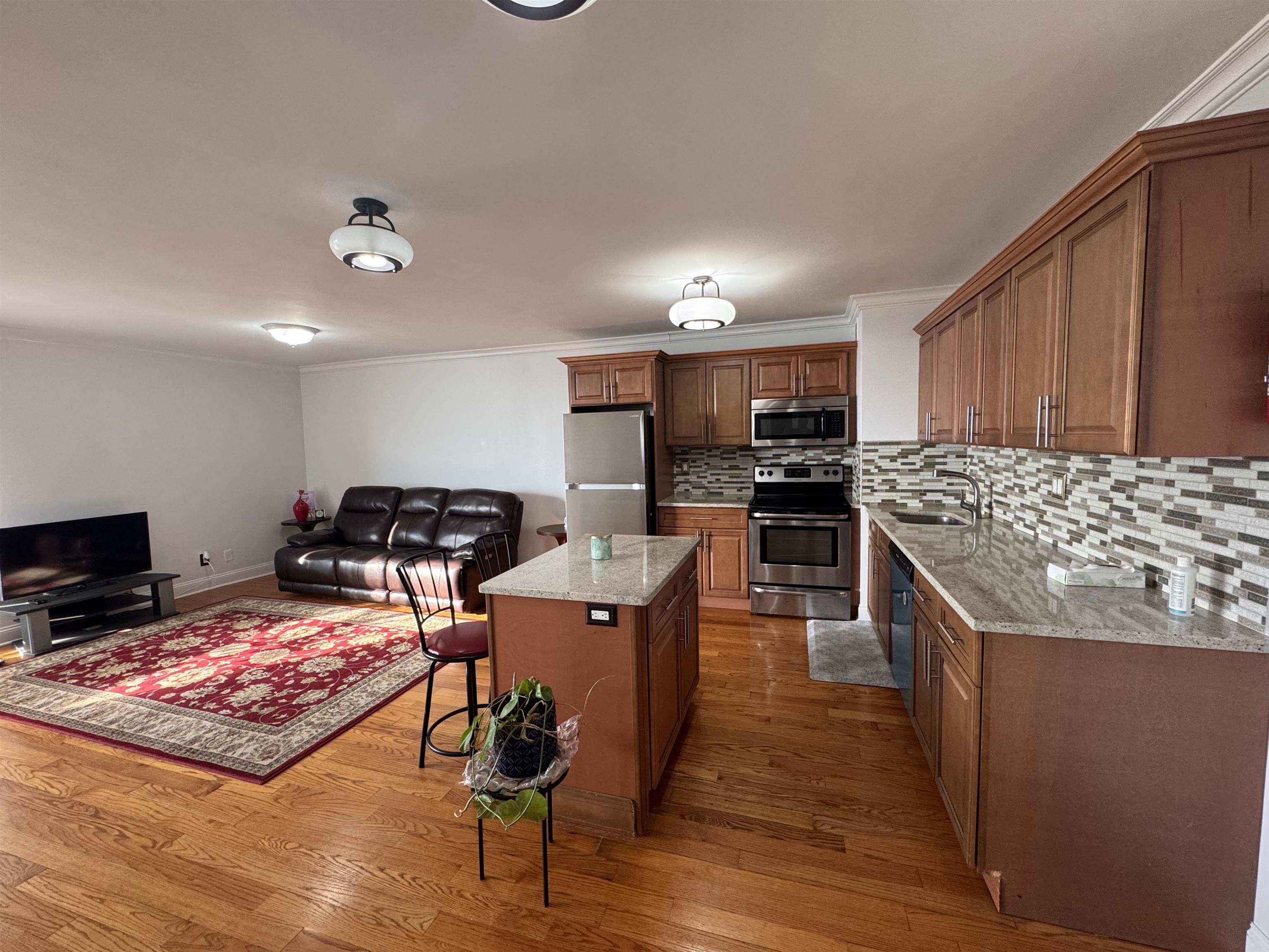 100 MANHATTAN AVE - Photo 3