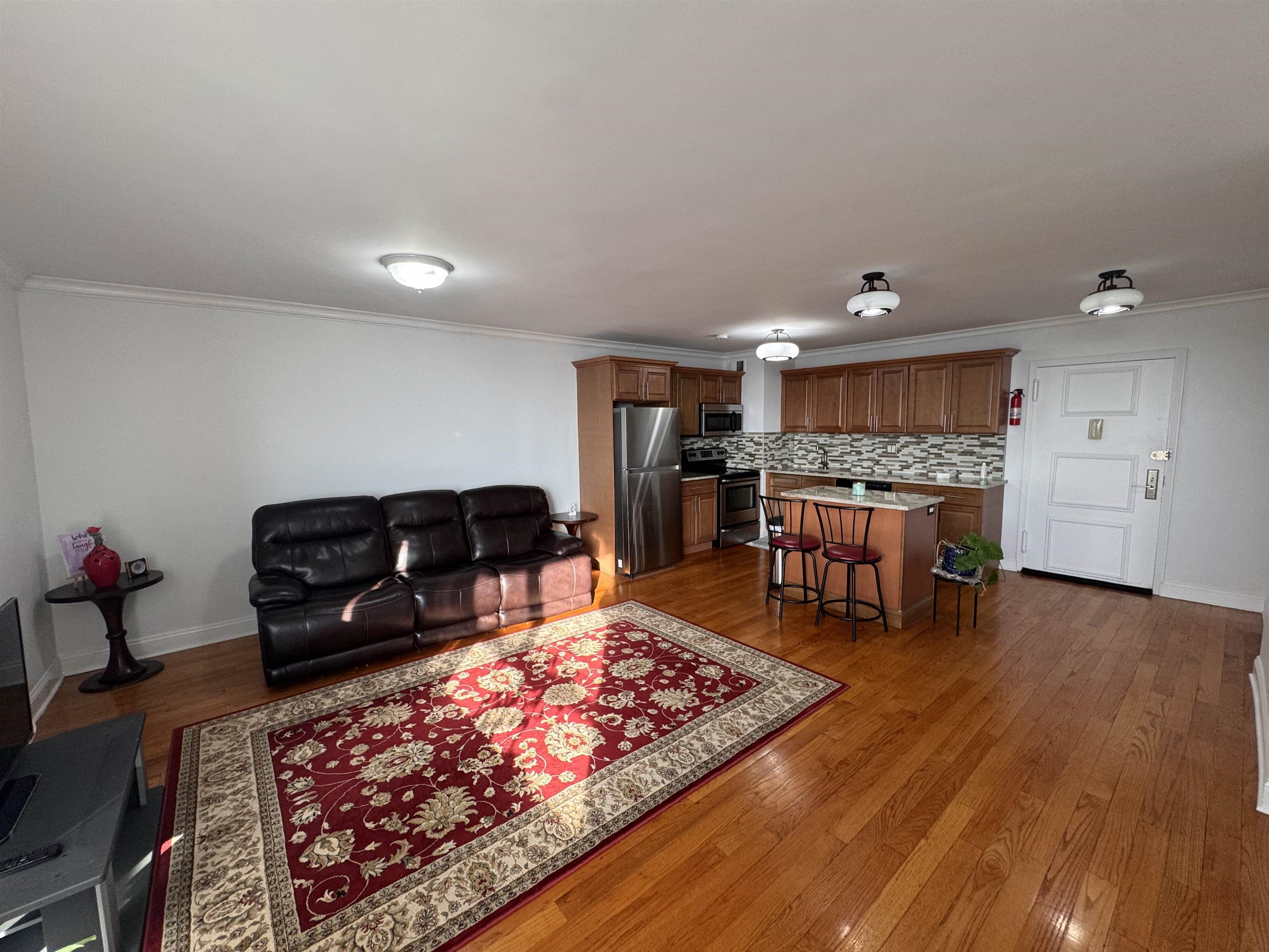 100 MANHATTAN AVE - Photo 4