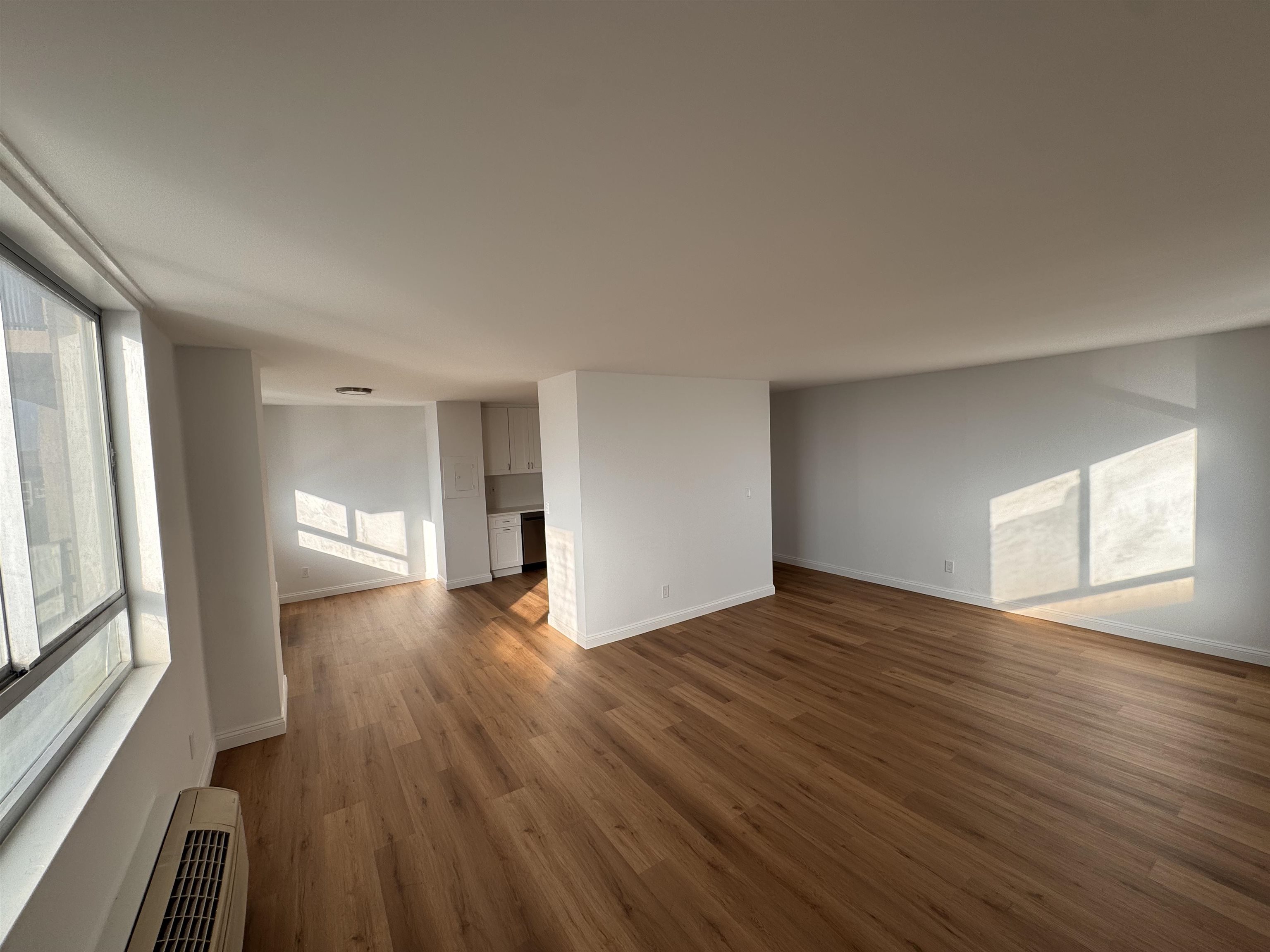 100 MANHATTAN AVE - Photo 4