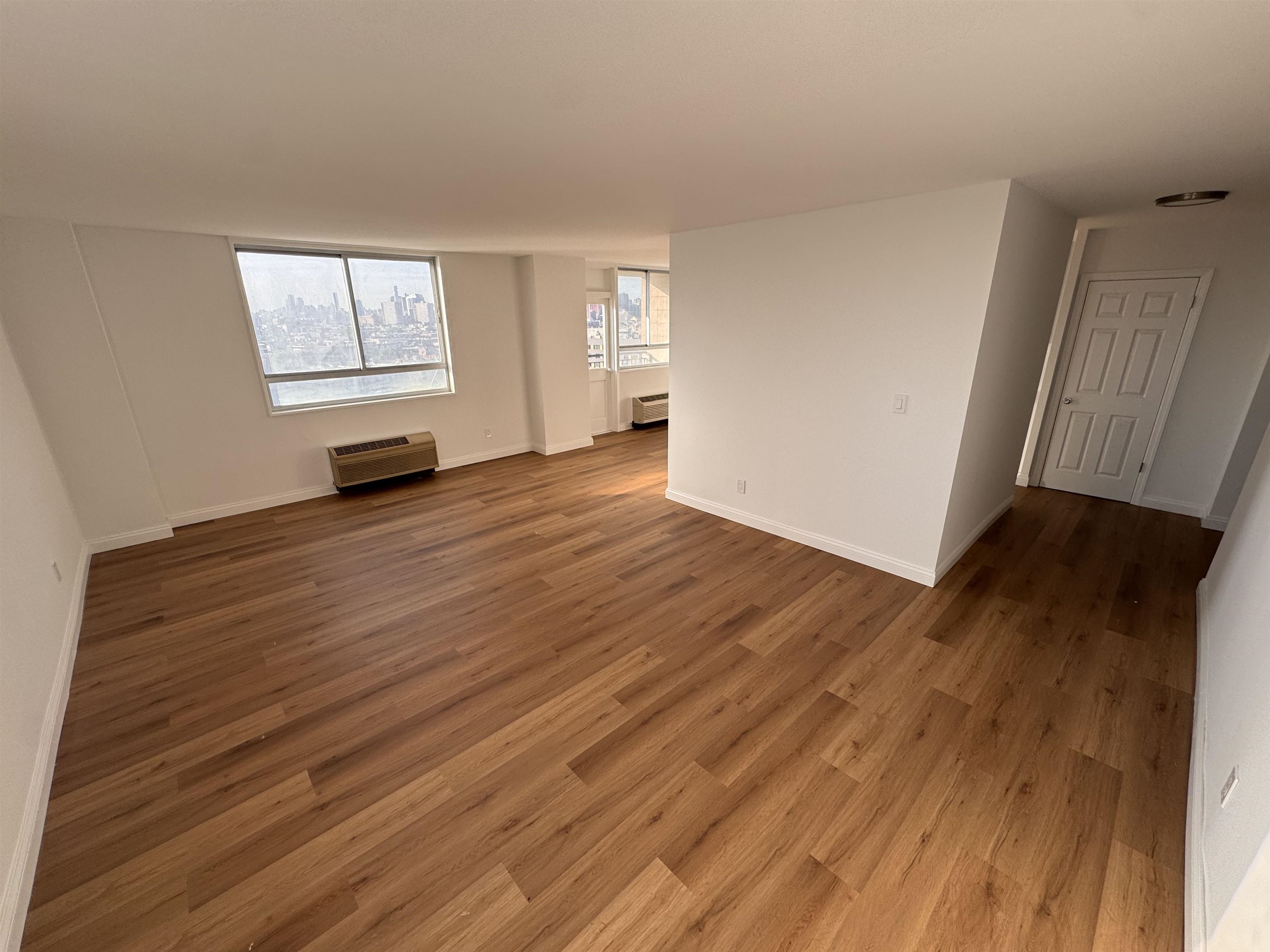 100 MANHATTAN AVE - Photo 5