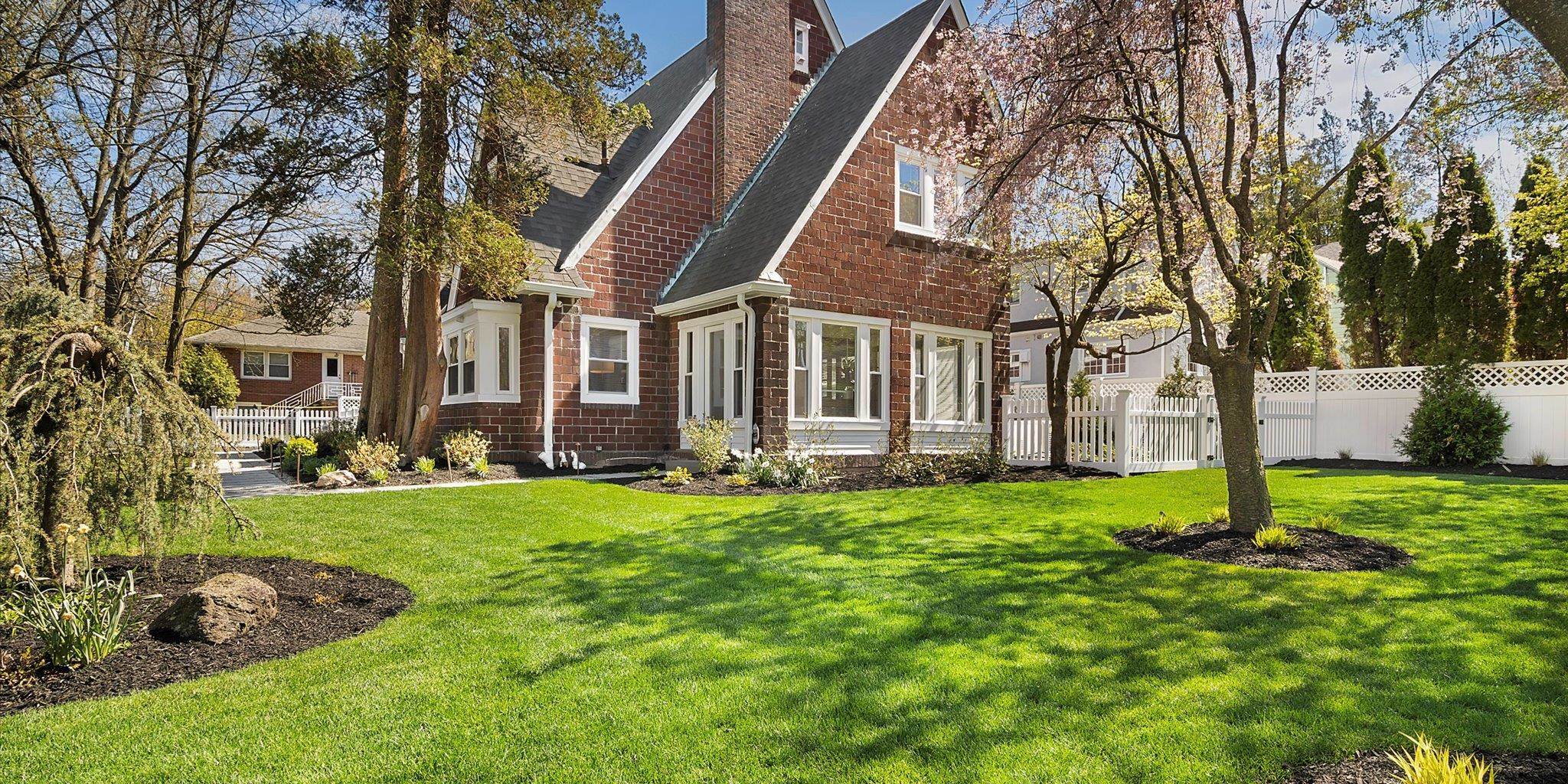 206 LAKEVIEW AVE - Photo 2