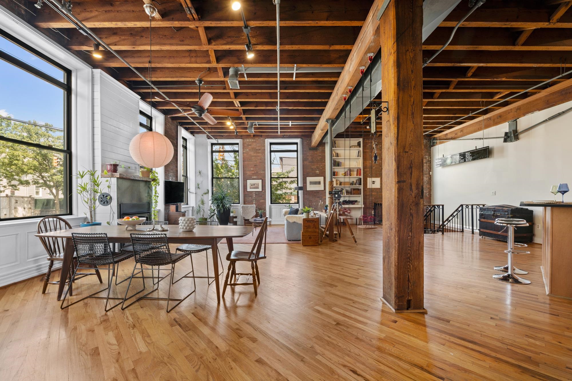 126 WEBSTER AVE - Photo 3