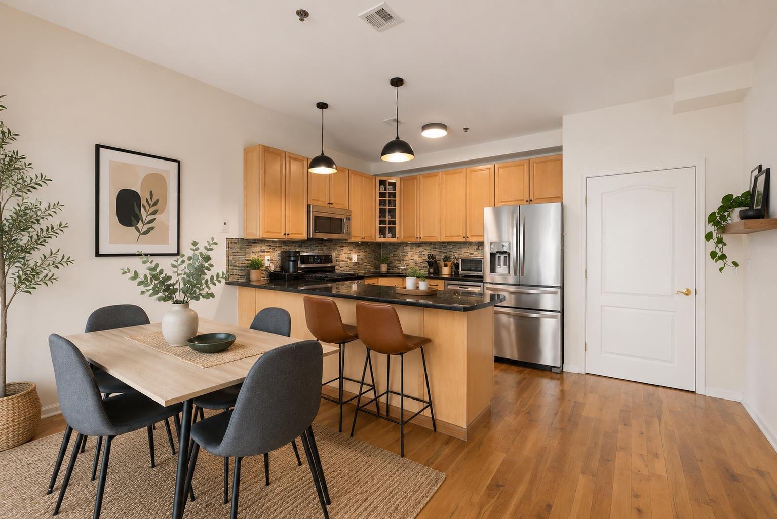 108 MONROE ST - Photo 4