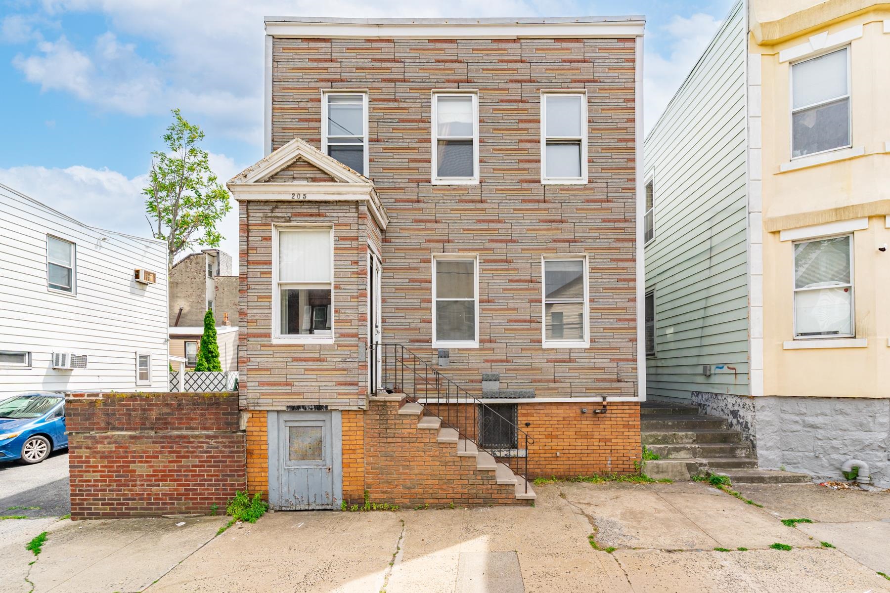 205 BEACON AVE - Photo 2