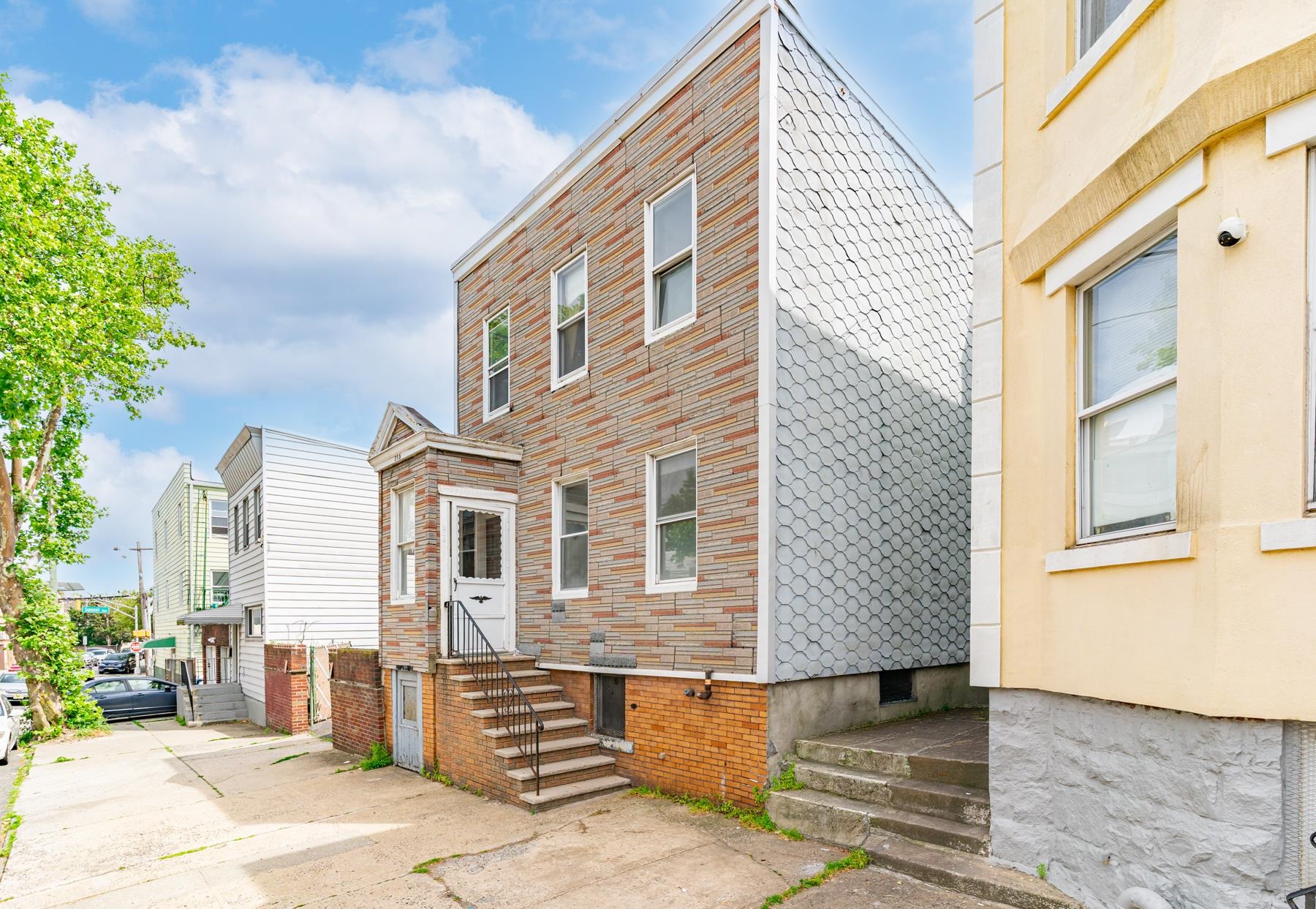 205 BEACON AVE - Photo 3
