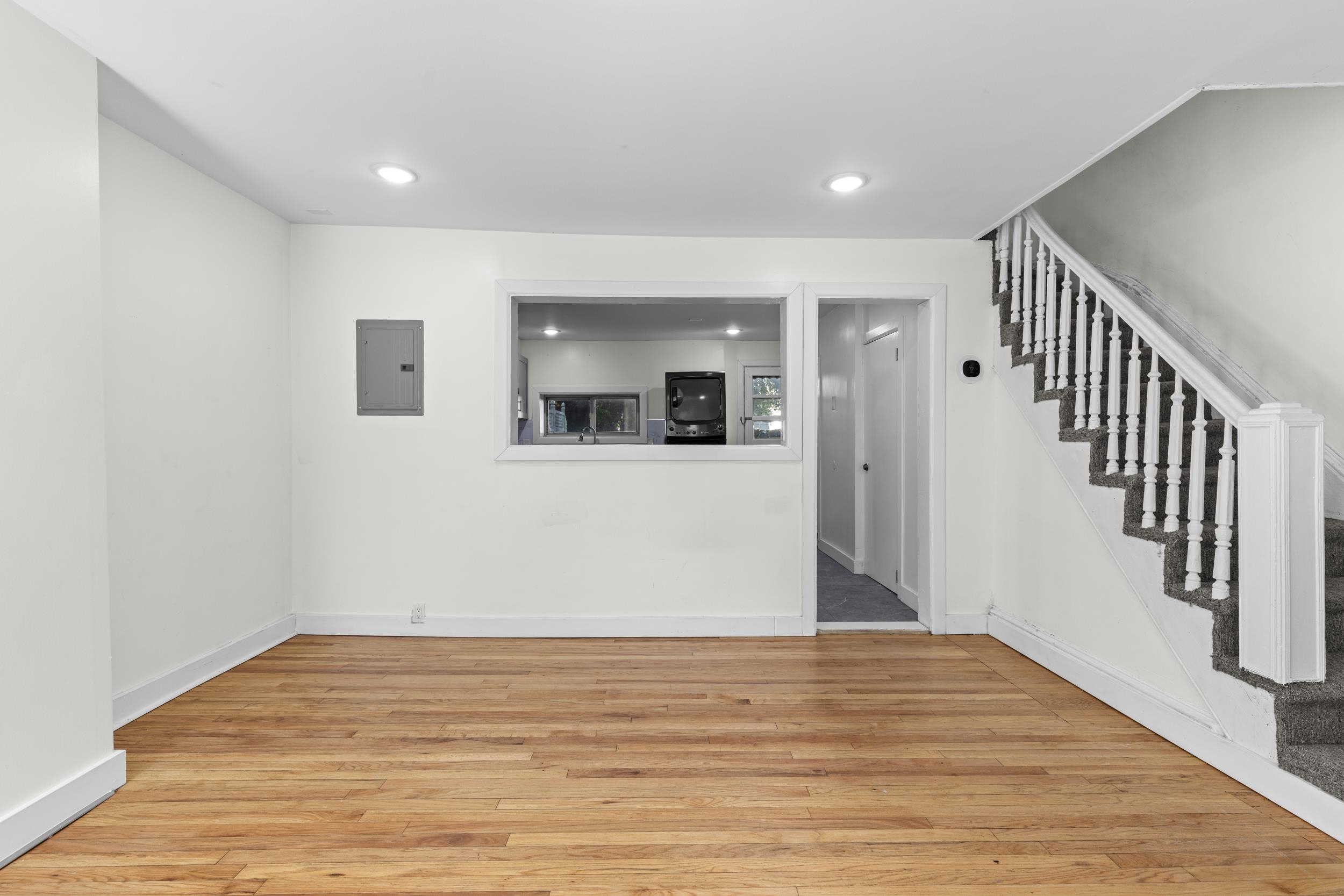 19 WHITMAN AVE - Photo 2