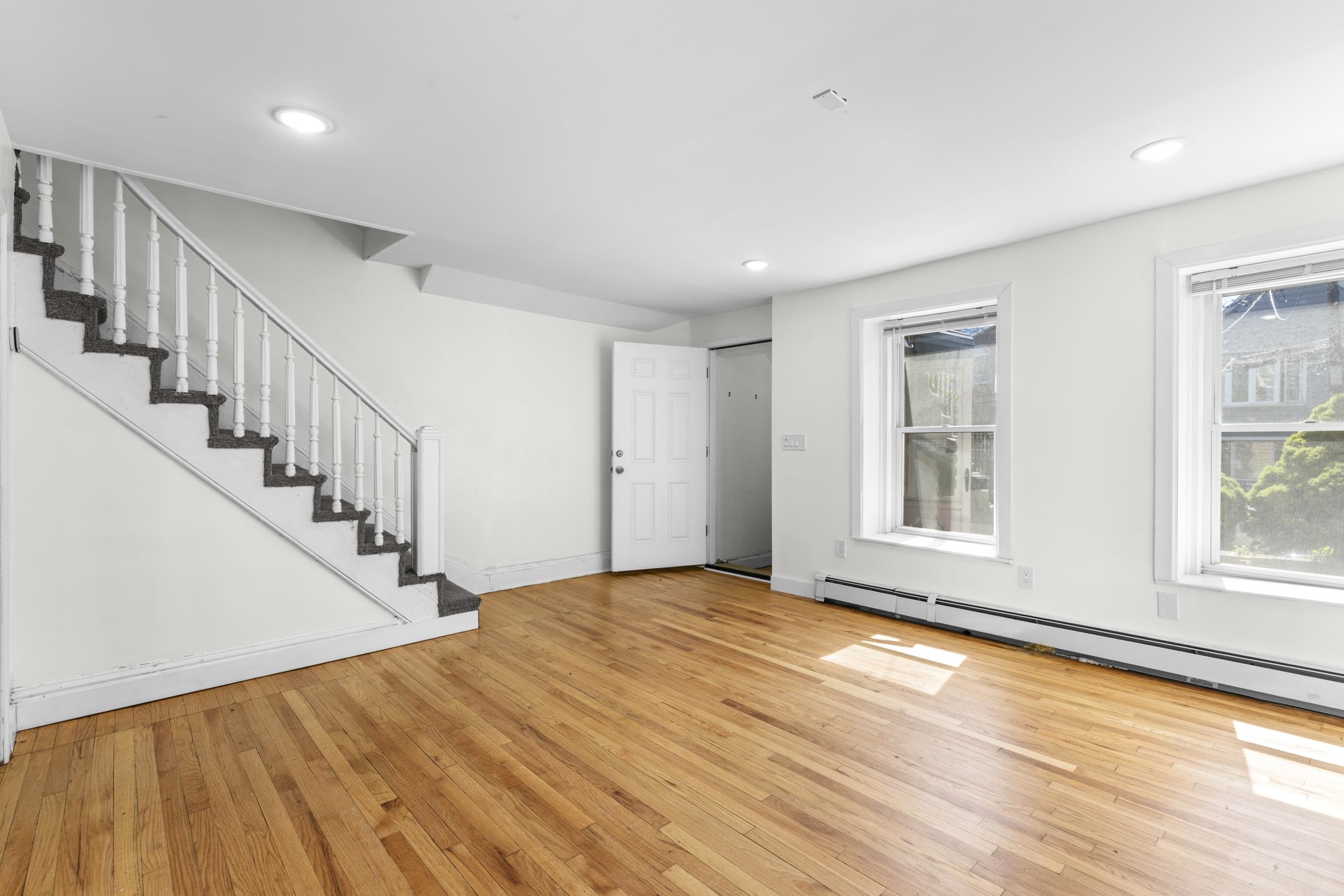 19 WHITMAN AVE - Photo 3