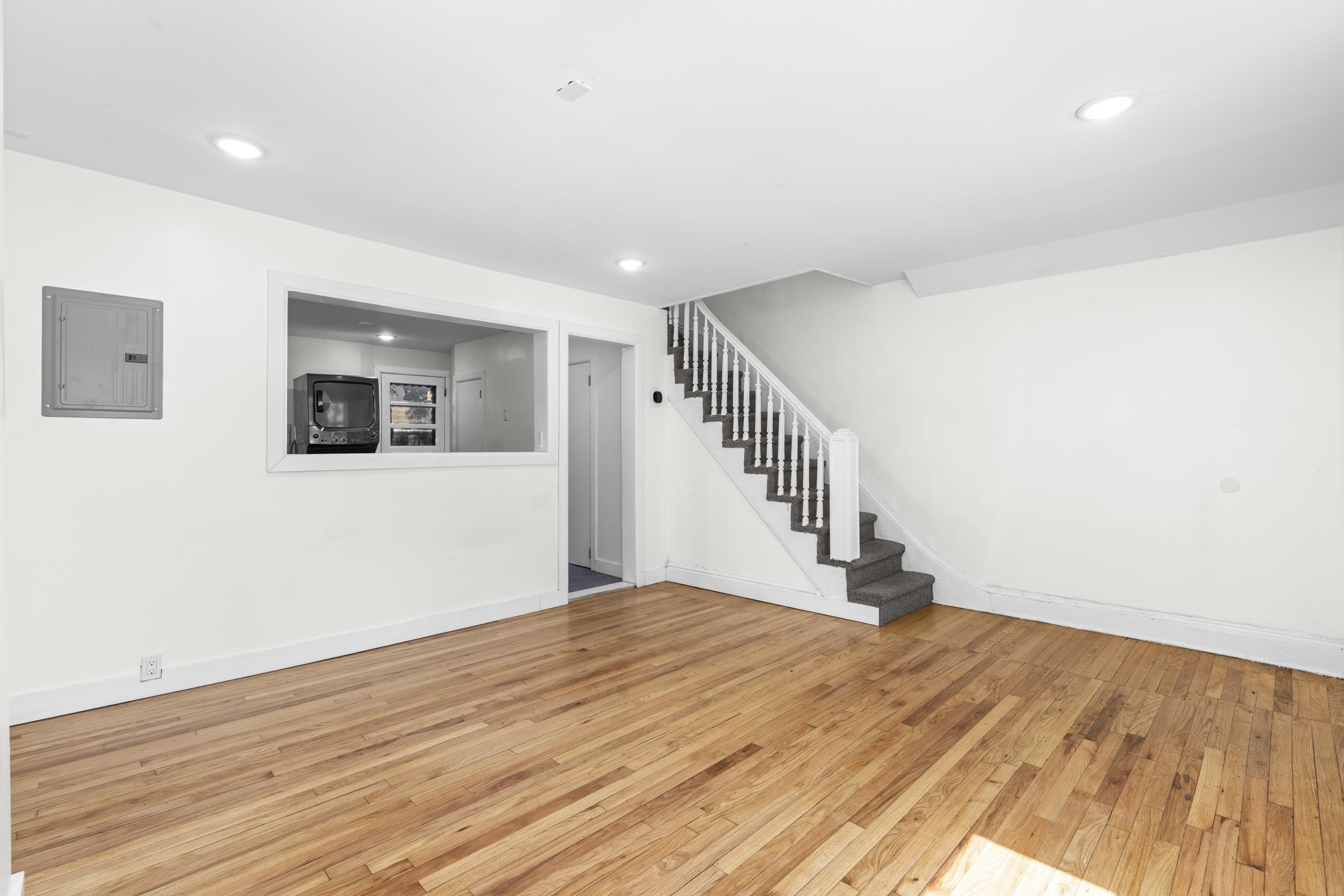 19 WHITMAN AVE - Photo 4