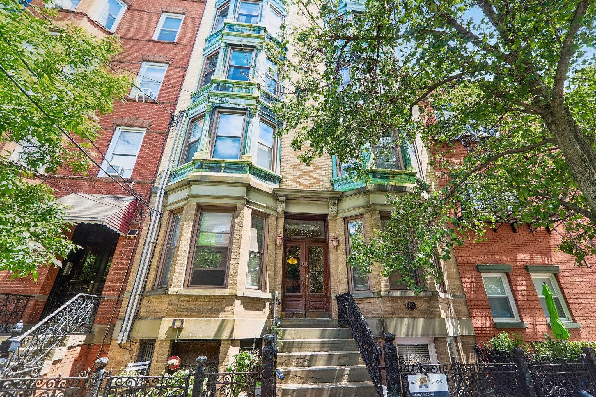 703 PARK AVE - Photo 2