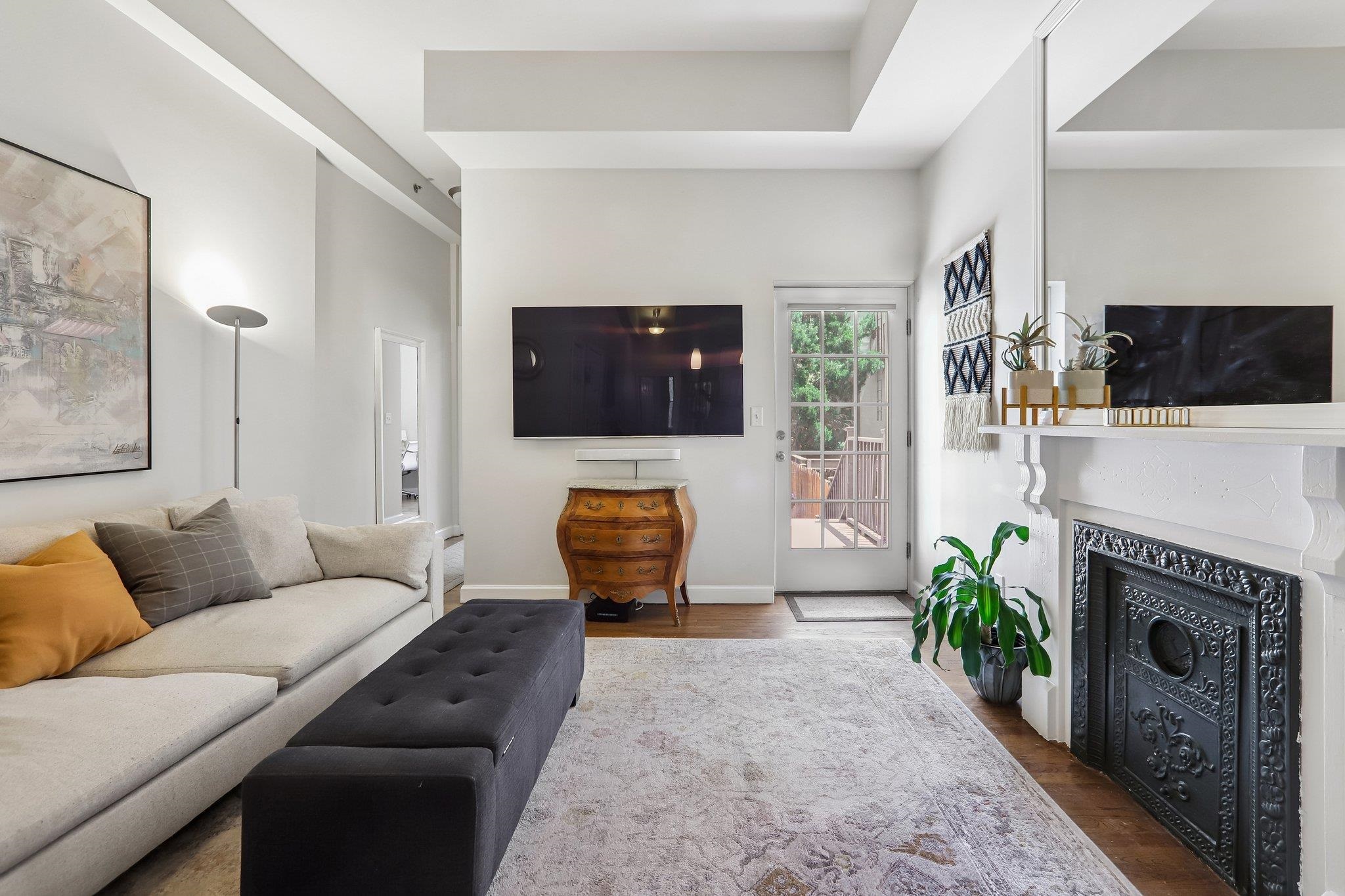 703 PARK AVE - Photo 4