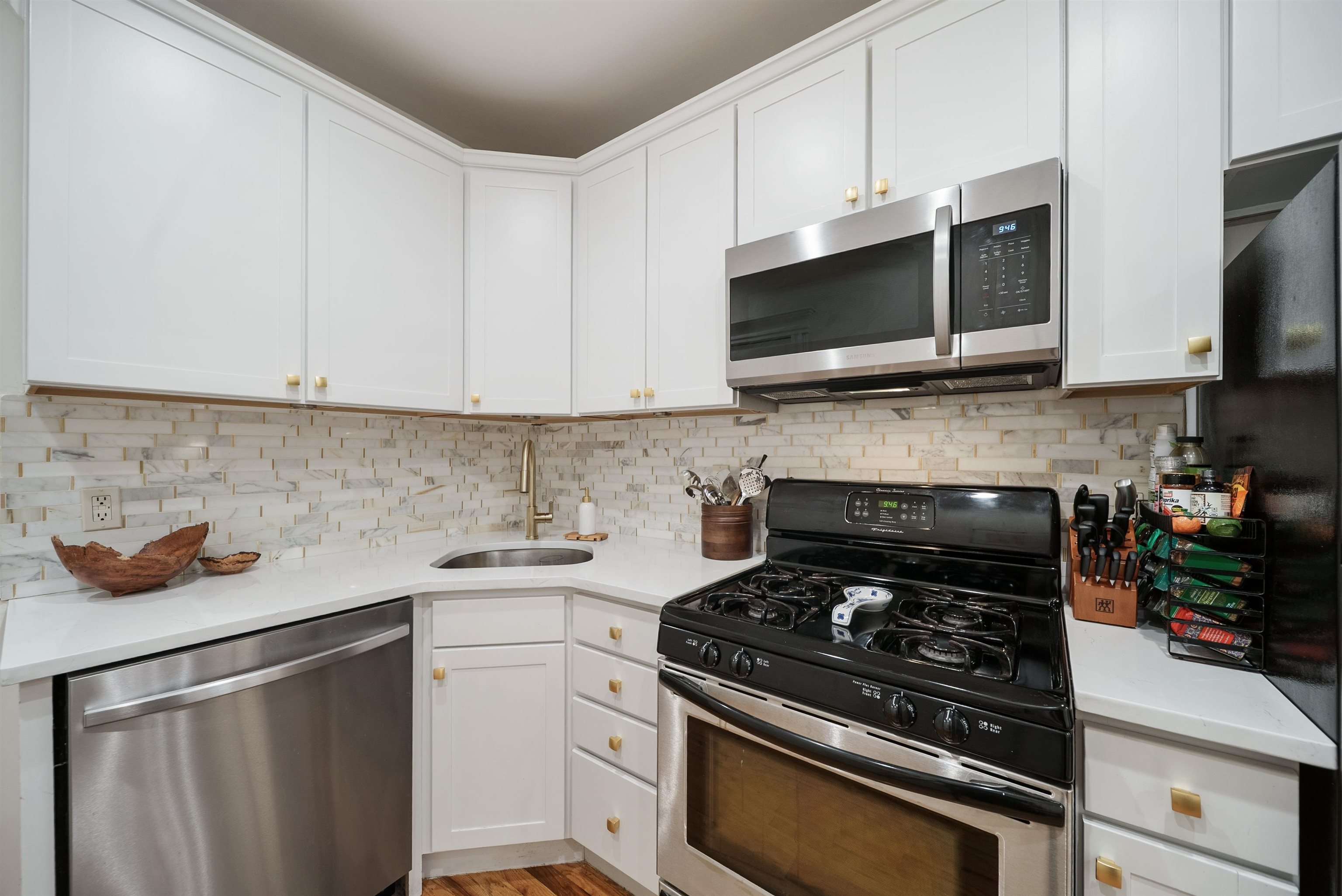 349 7TH ST - Photo 3