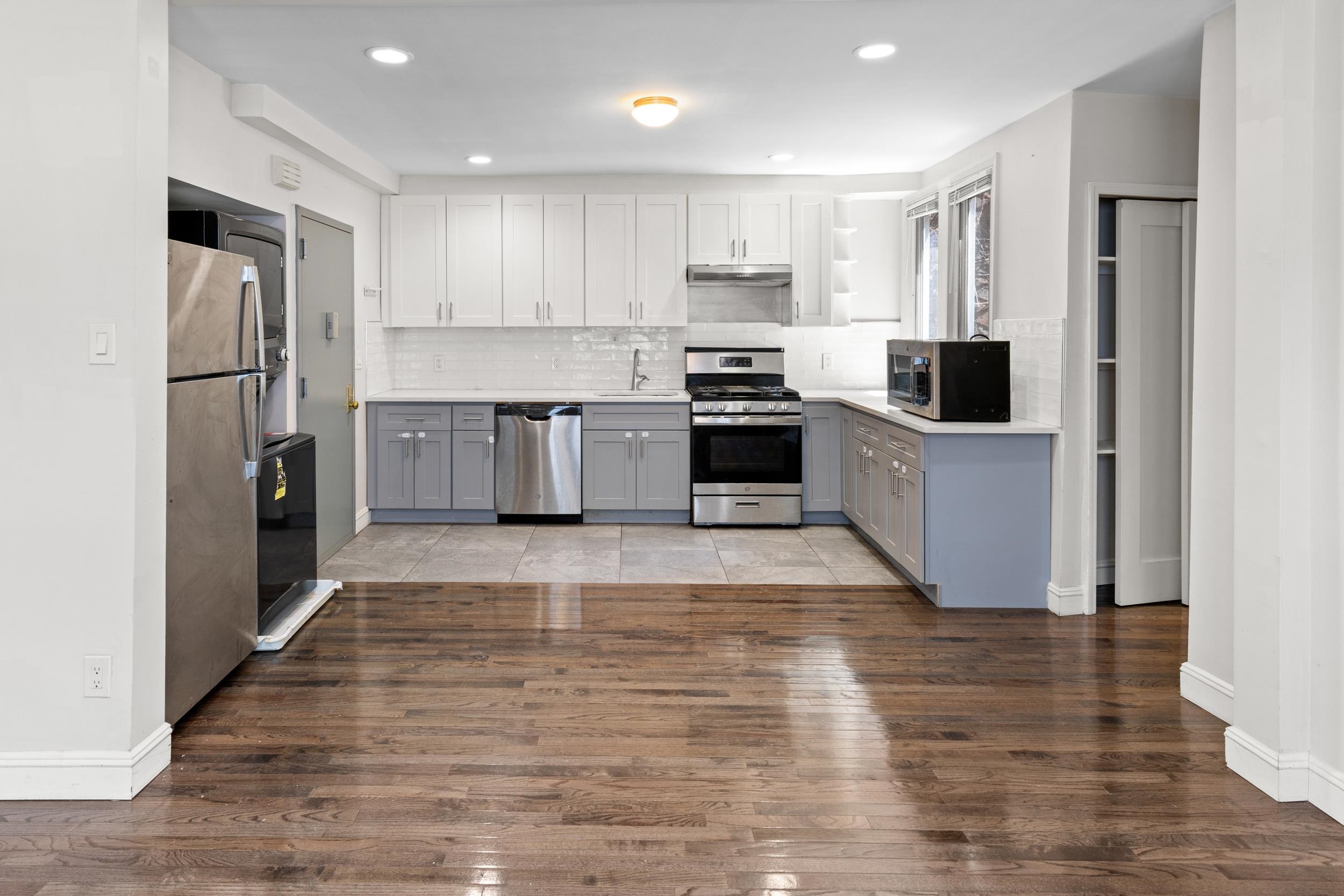 27 LINCOLN ST - Photo 2