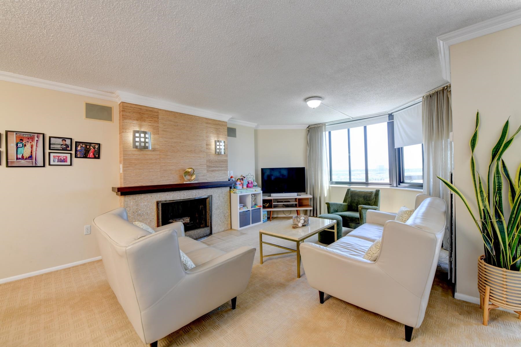1528 HARMON COVE TOWER - Photo 2