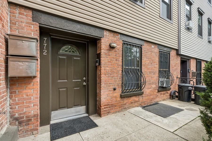 772 GRAND ST - Photo 2