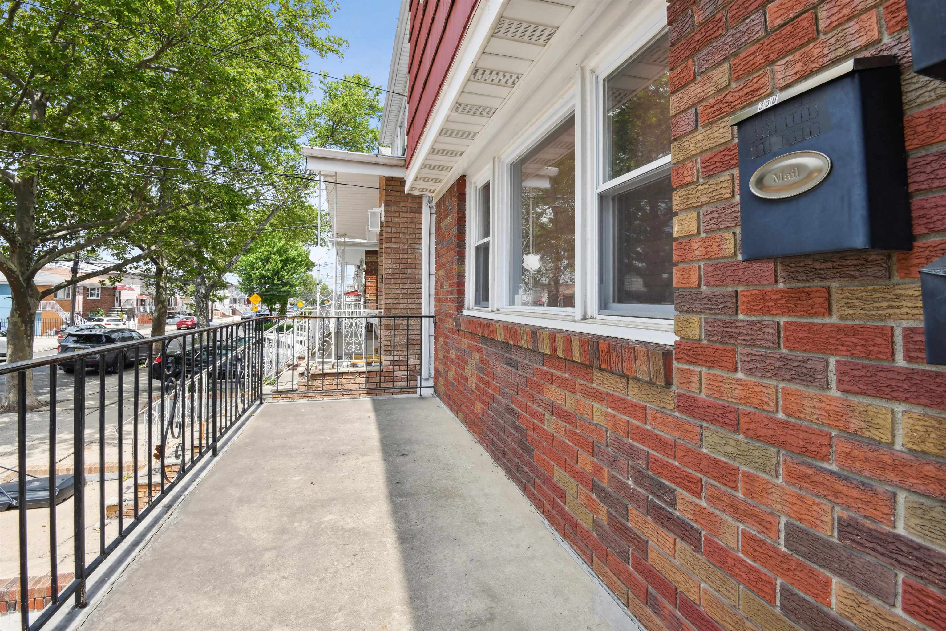 350 CATOR AVE - Photo 3
