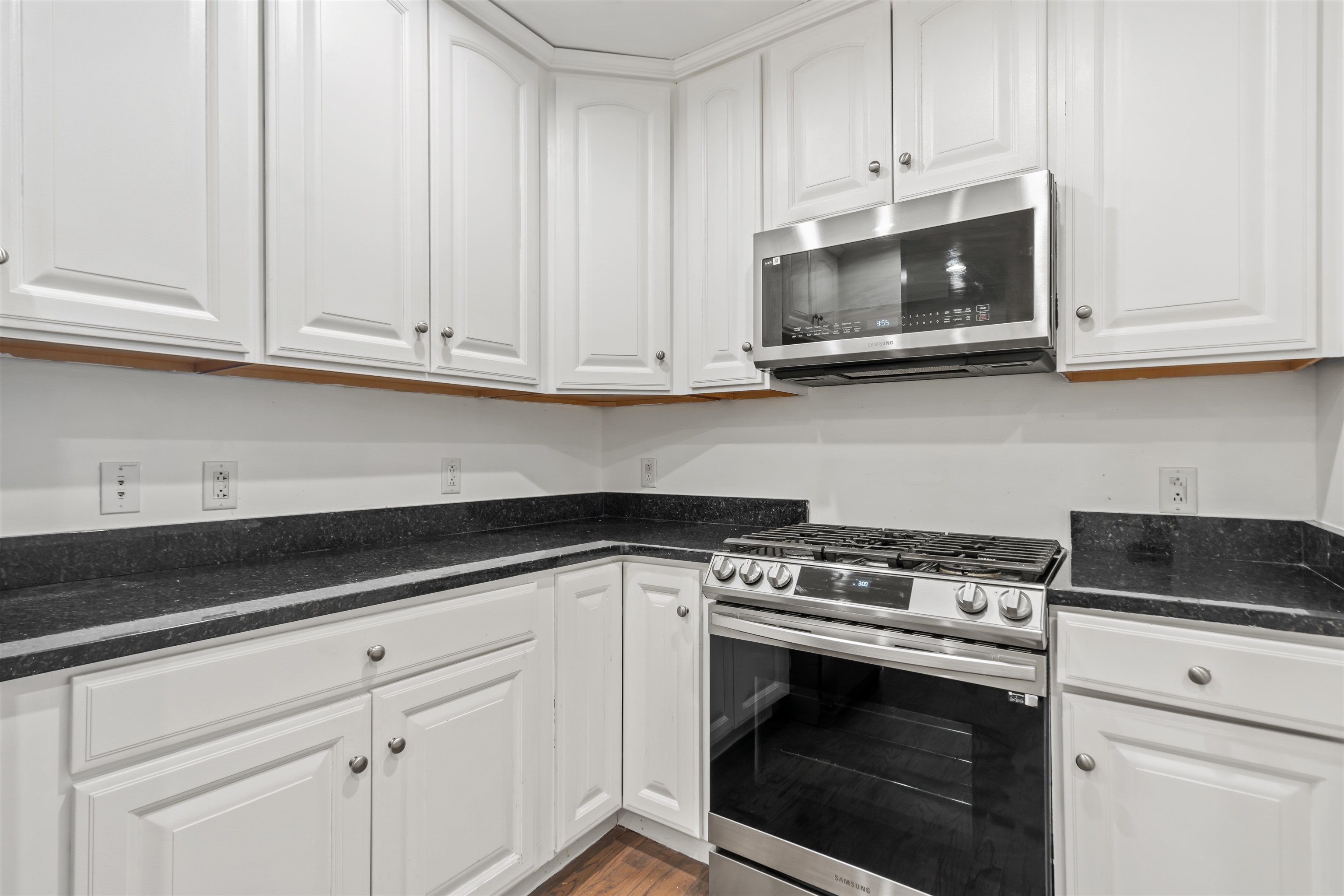7400 RIVER RD - Photo 3
