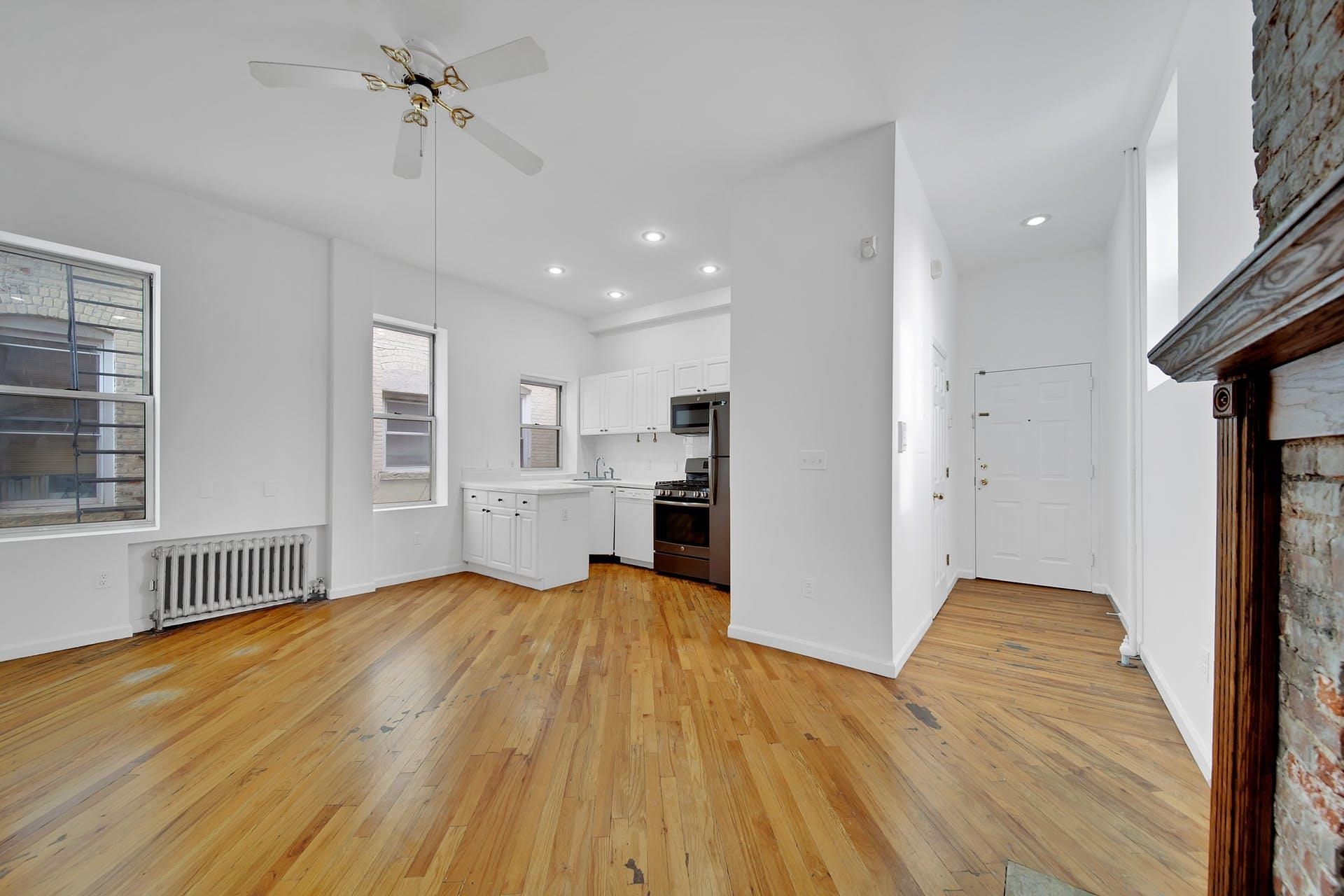 316 HUDSON ST - Photo 2