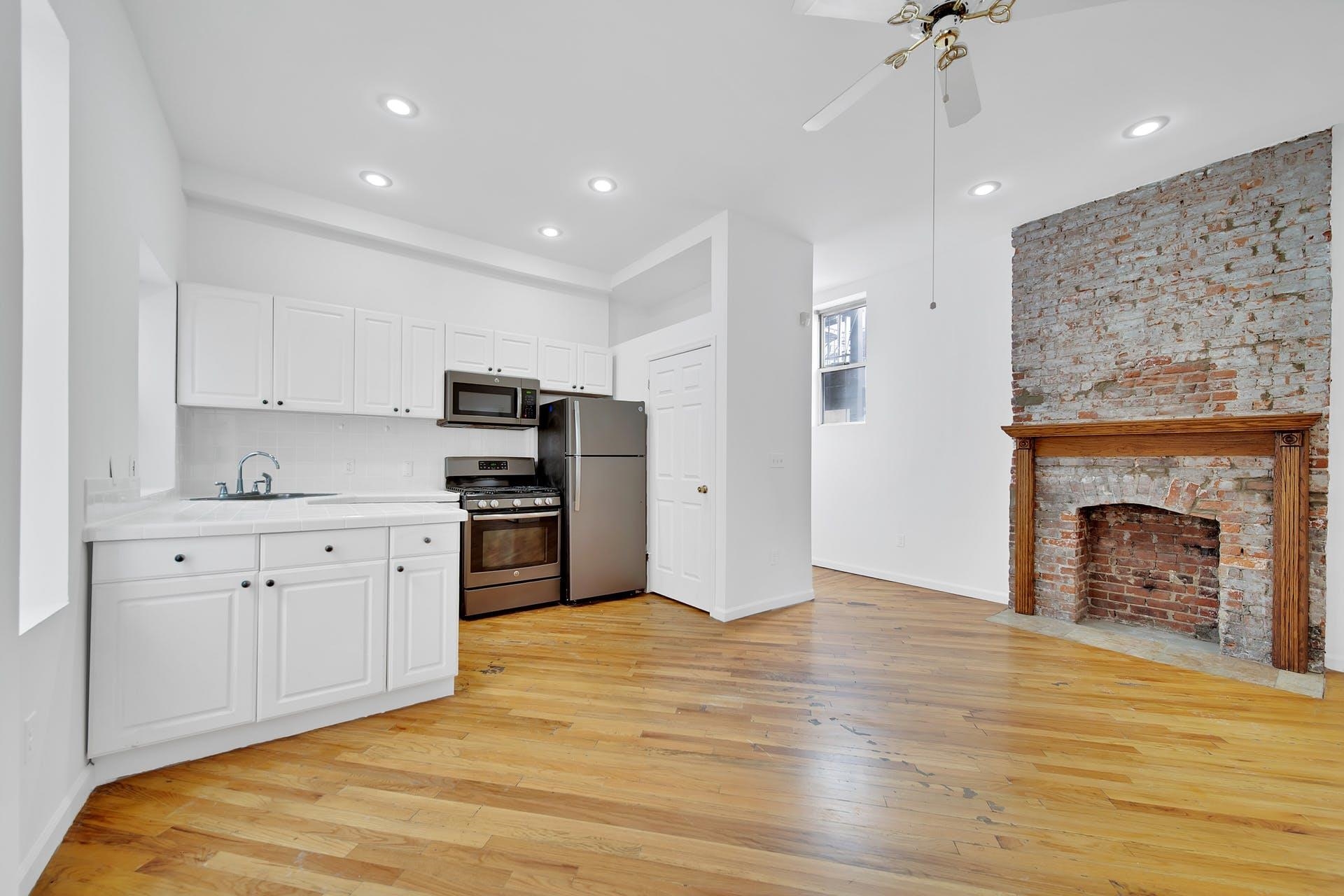 316 HUDSON ST - Photo 3