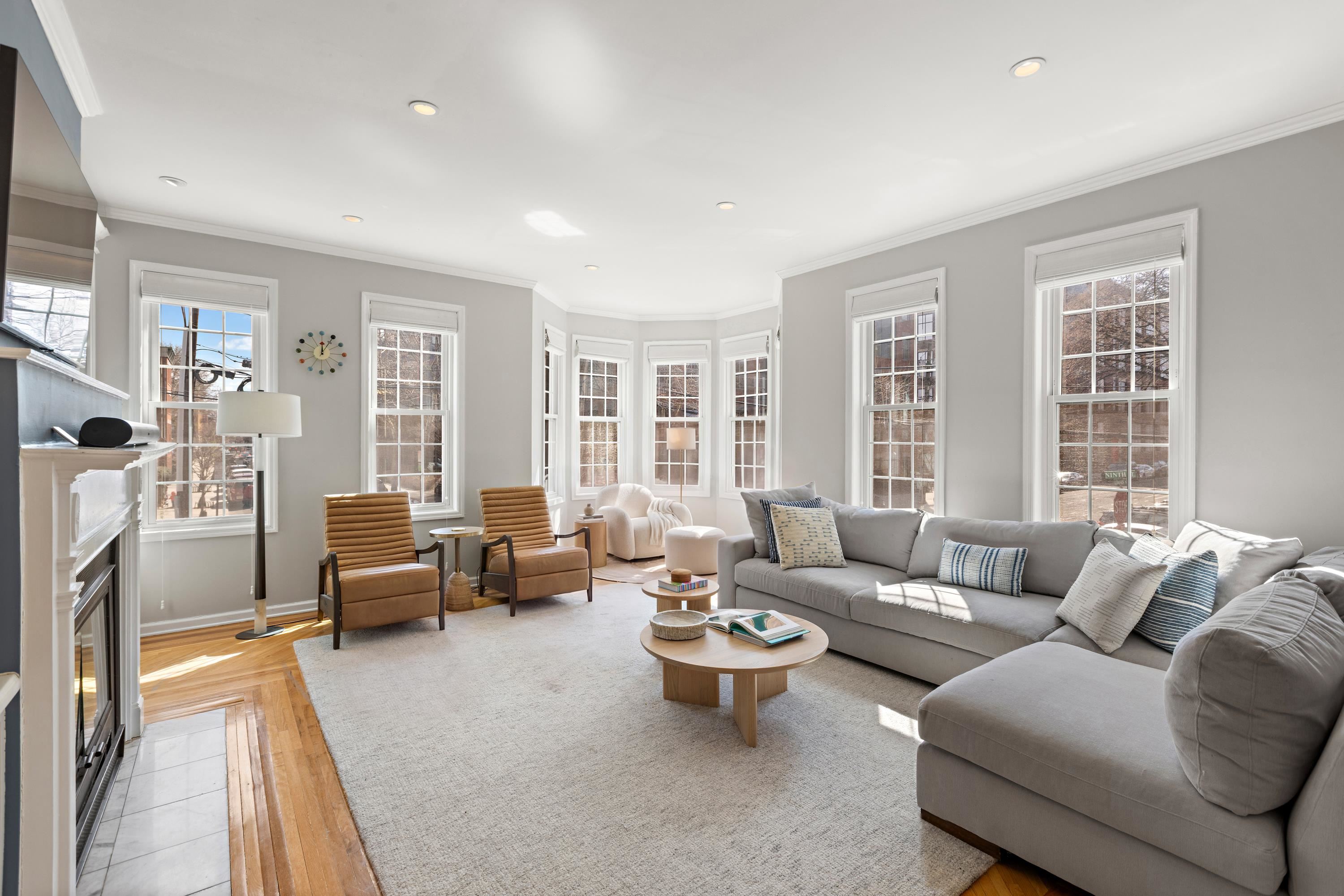 456 9TH ST - Photo 2