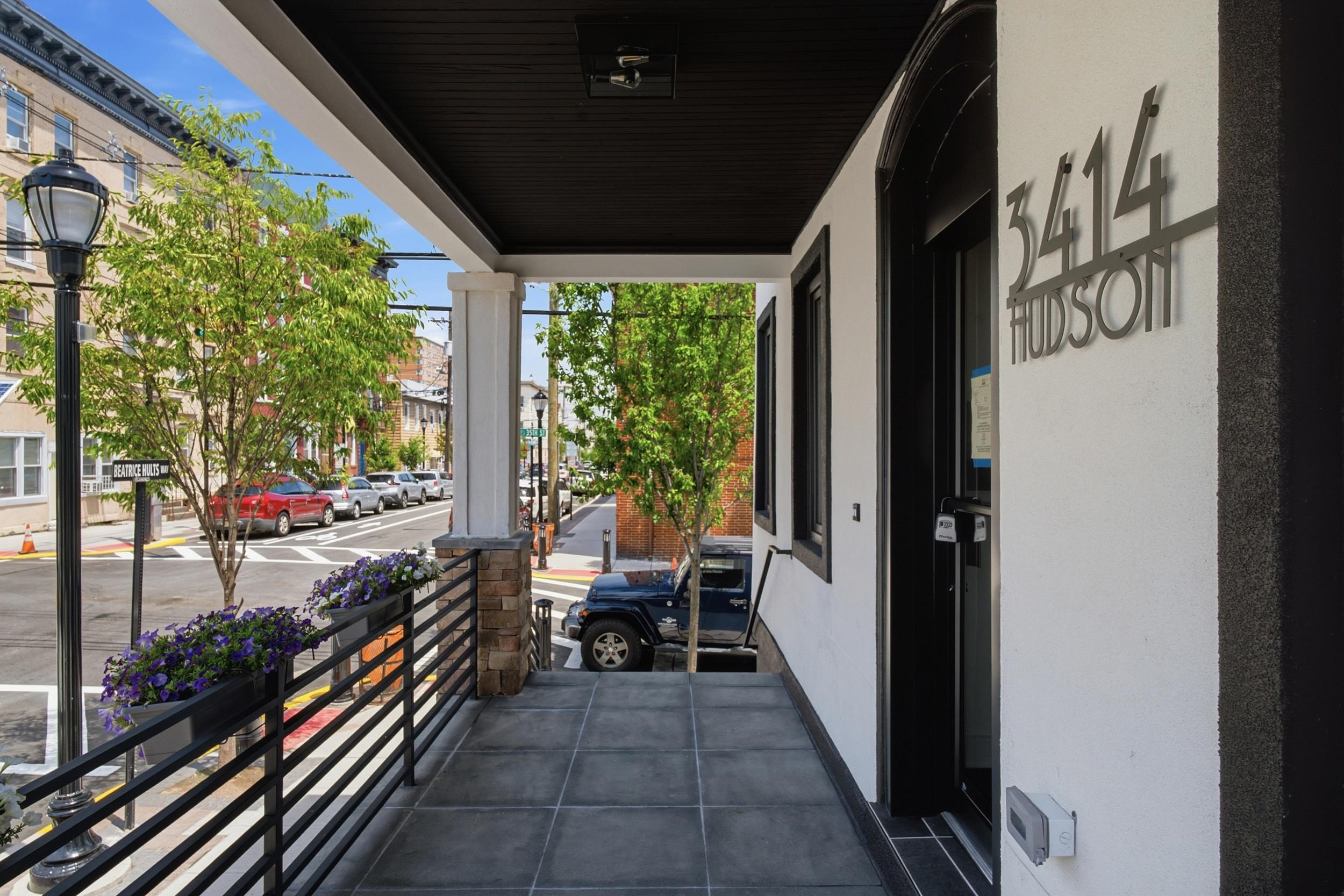3414/3412 HUDSON AVE - Photo 3