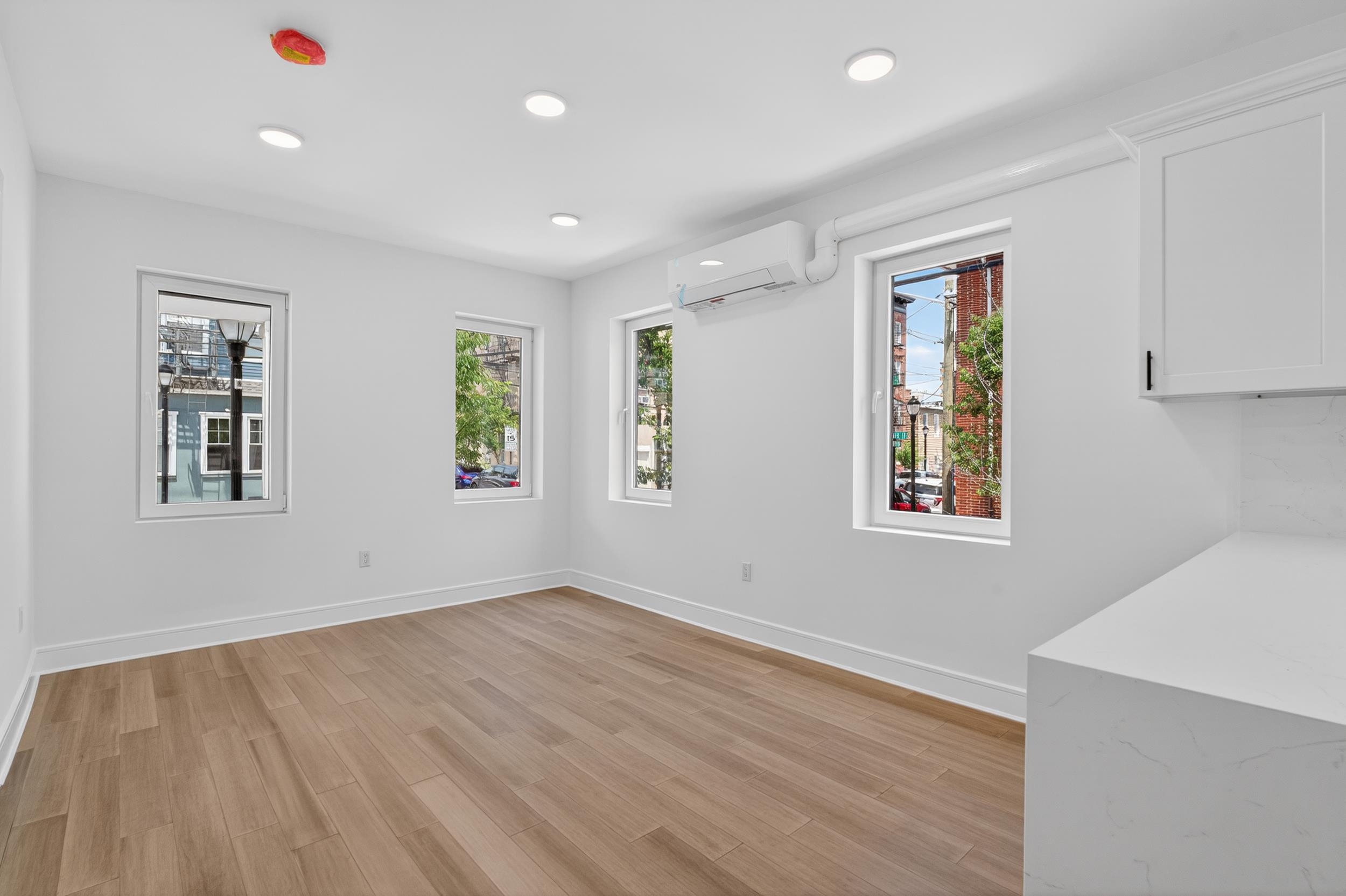 3414/3412 HUDSON AVE - Photo 5