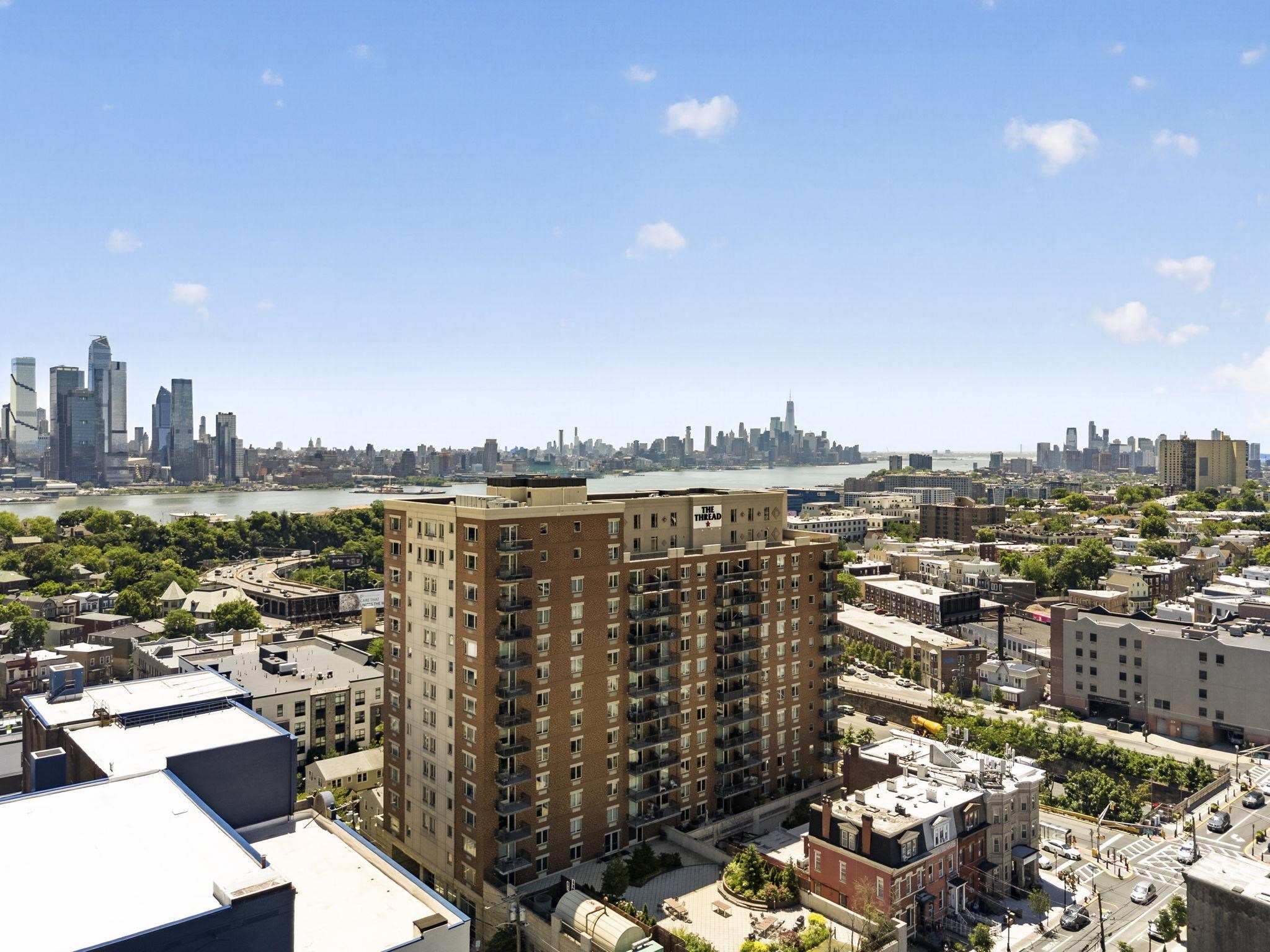 3312 HUDSON AVE - Photo 4