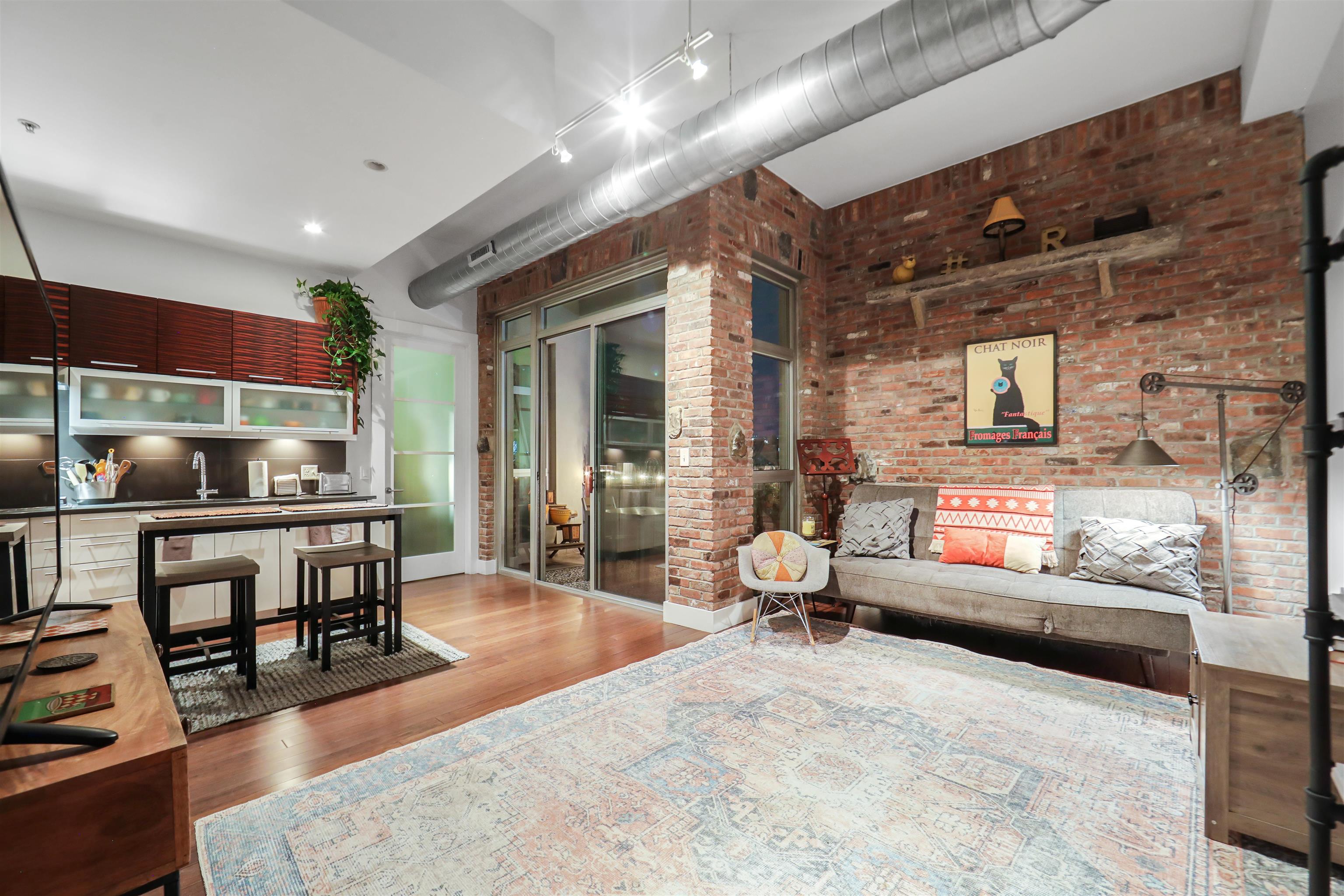 650 MONTGOMERY ST - Photo 3