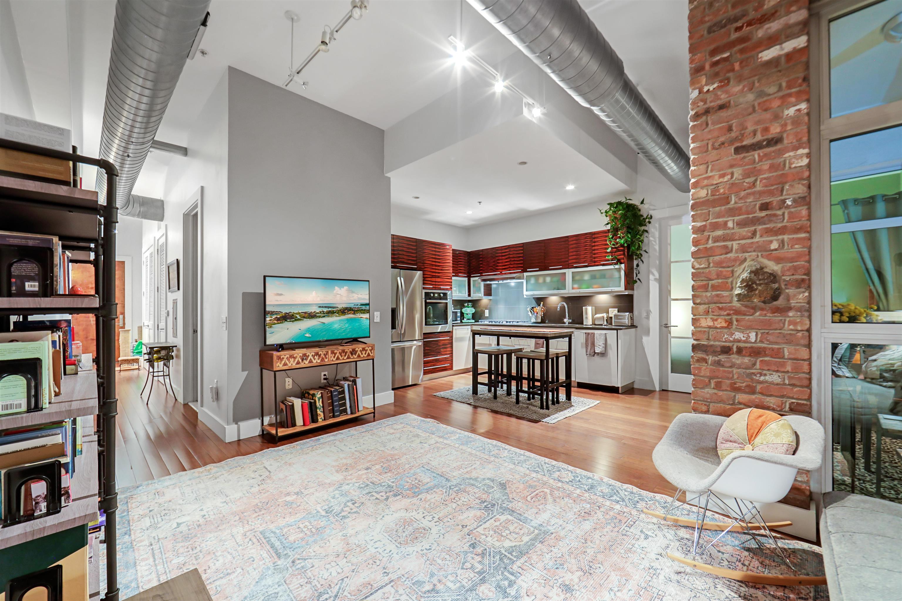 650 MONTGOMERY ST - Photo 4