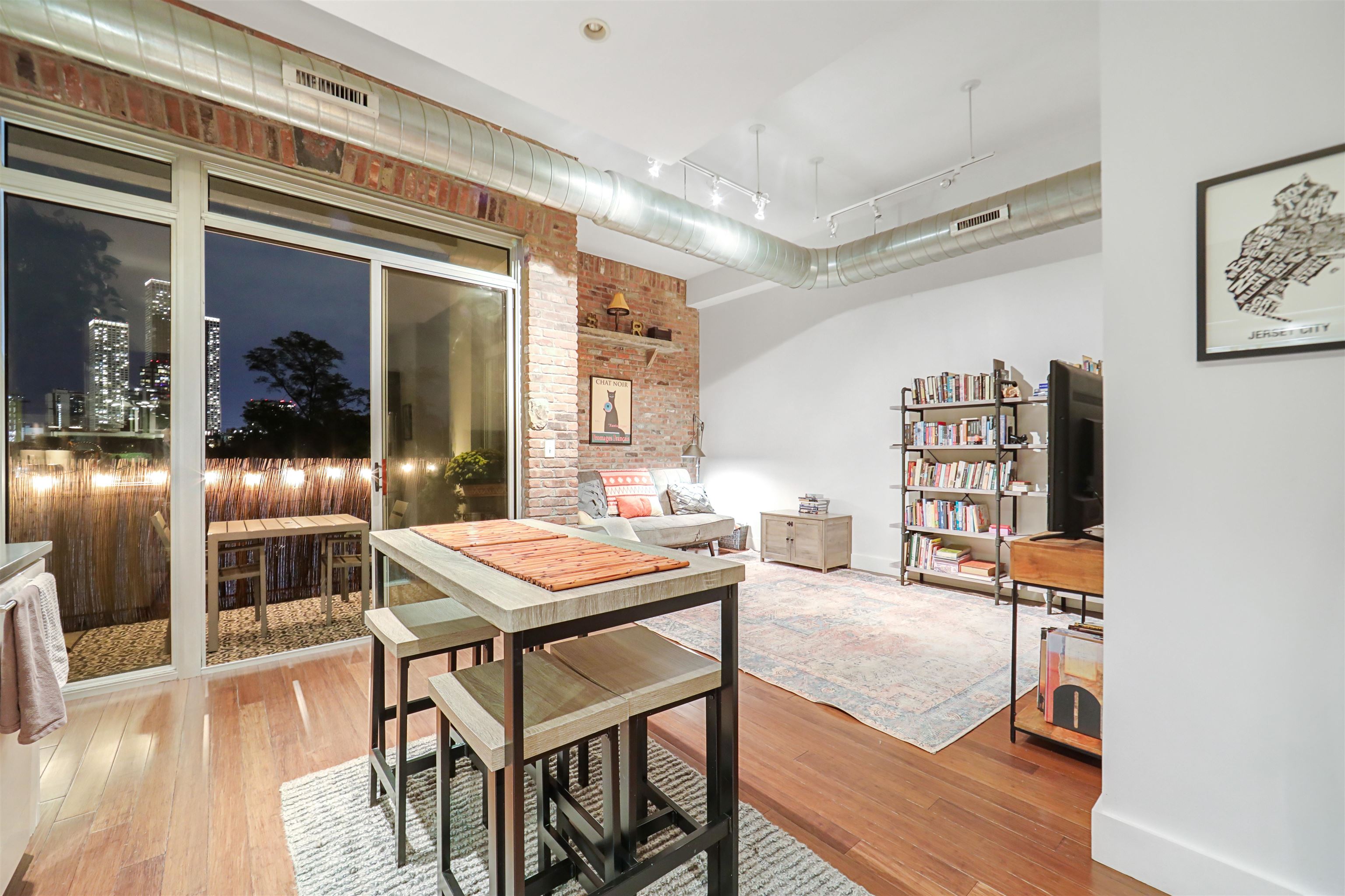 650 MONTGOMERY ST - Photo 5