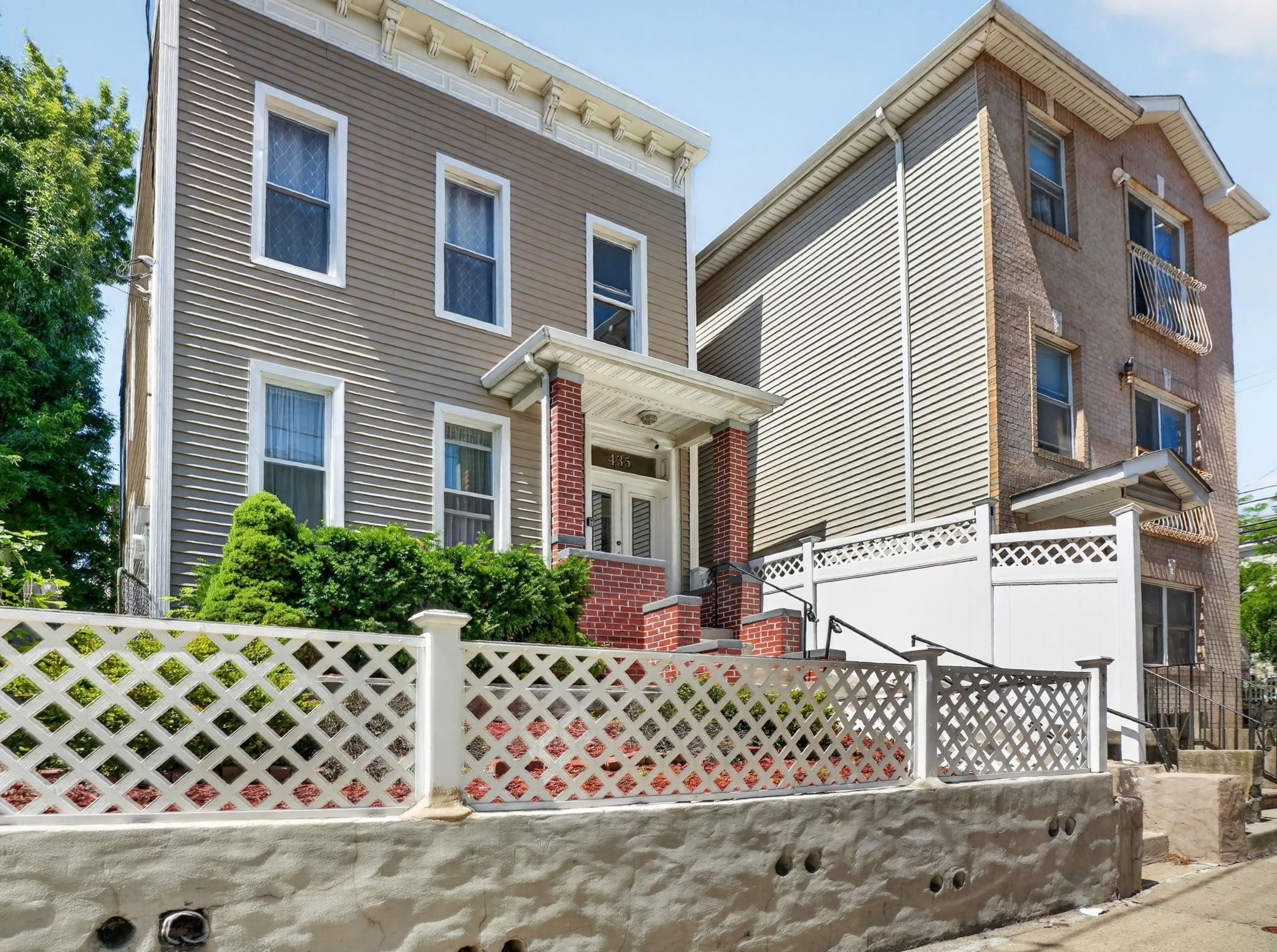 435 WAYNE ST - Photo 2