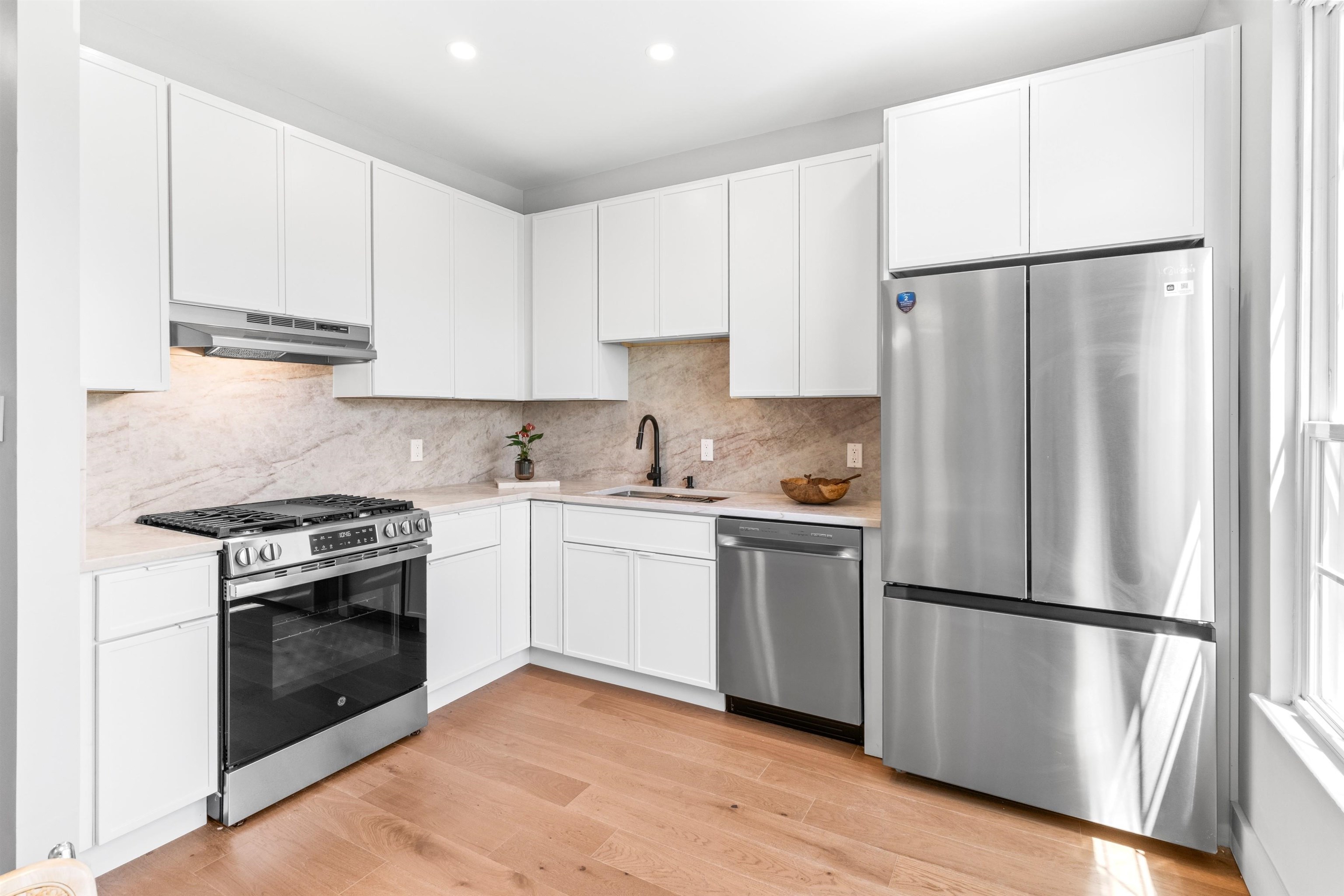 156 COTTONWOOD ST - Photo 2