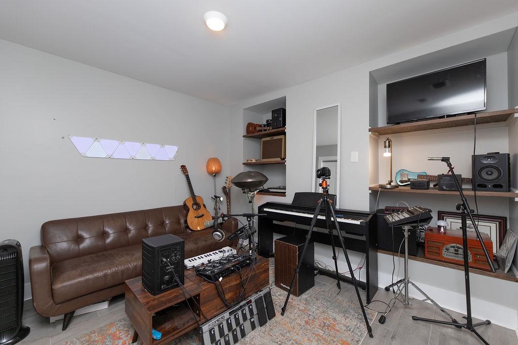 8 ELIZABETH ST - Photo 4