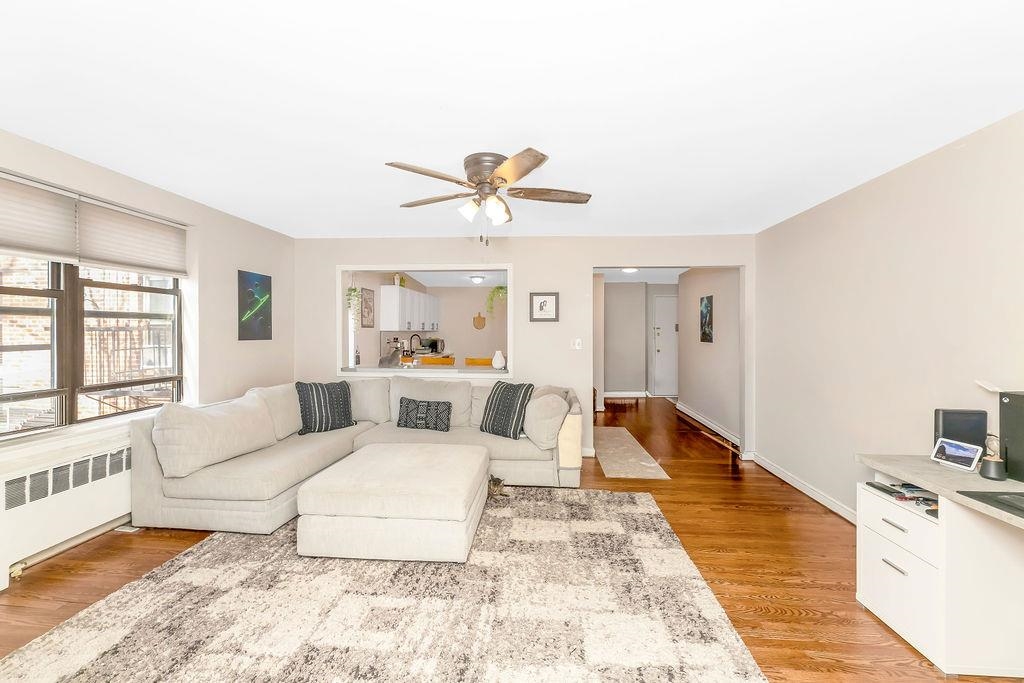 1011 AVENUE C - Photo 3